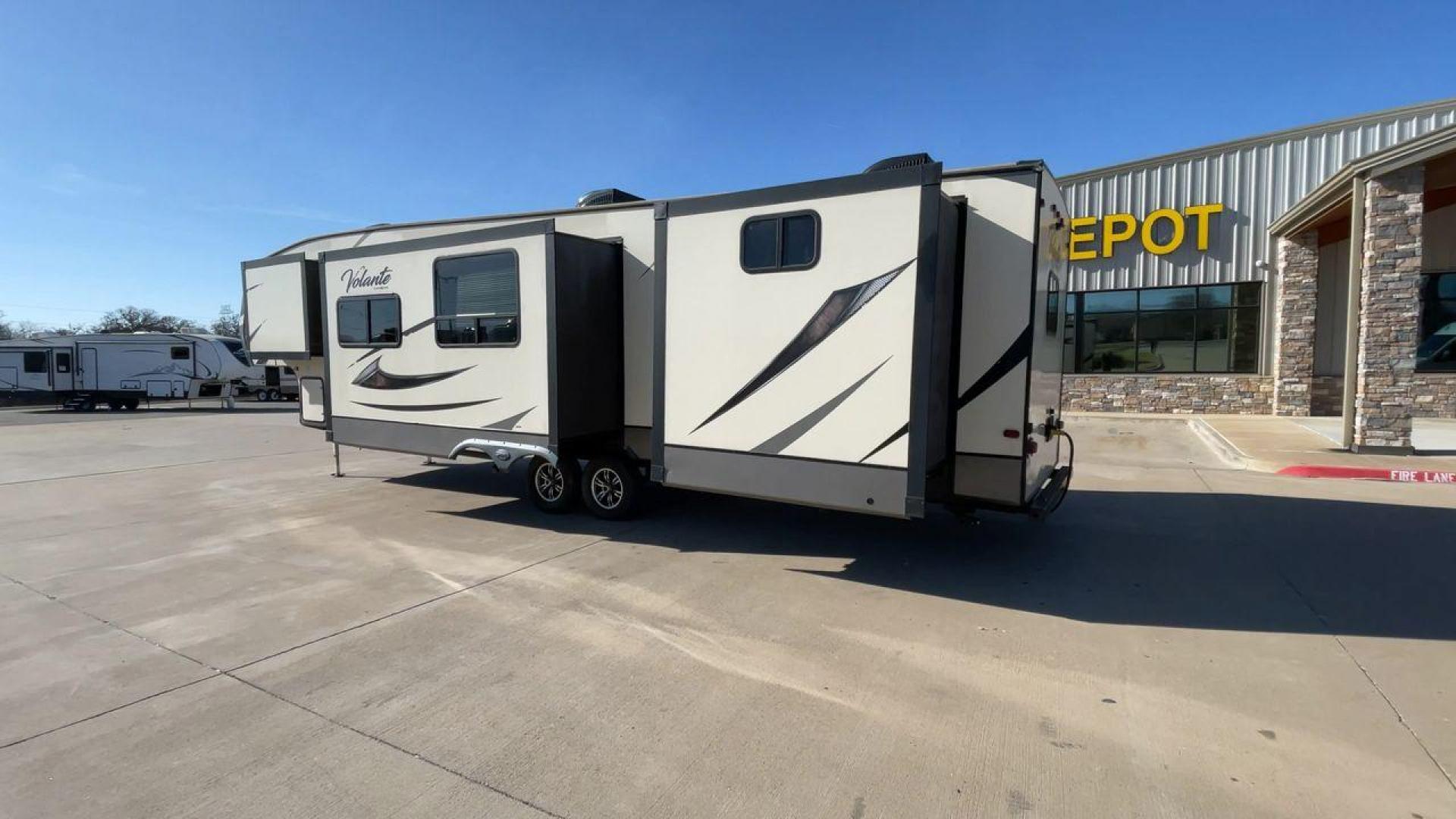 2019 CROSSROADS VOLANTE 360DB (4YDF36023K6) , located at 4319 N Main Street, Cleburne, TX, 76033, (817) 221-0660, 32.435829, -97.384178 - Photo#7