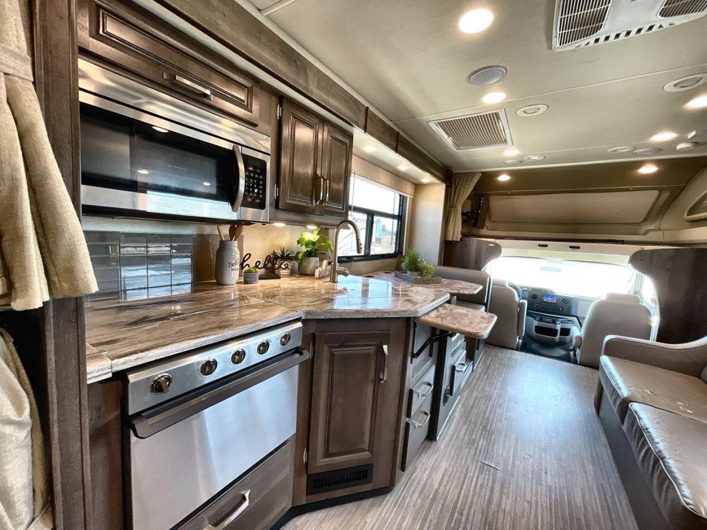 2019 ENTEGRA ESTEEM 31F (1FDXE4FS2KD) , located at 4319 N Main Street, Cleburne, TX, 76033, (817) 221-0660, 32.435829, -97.384178 - Photo#13