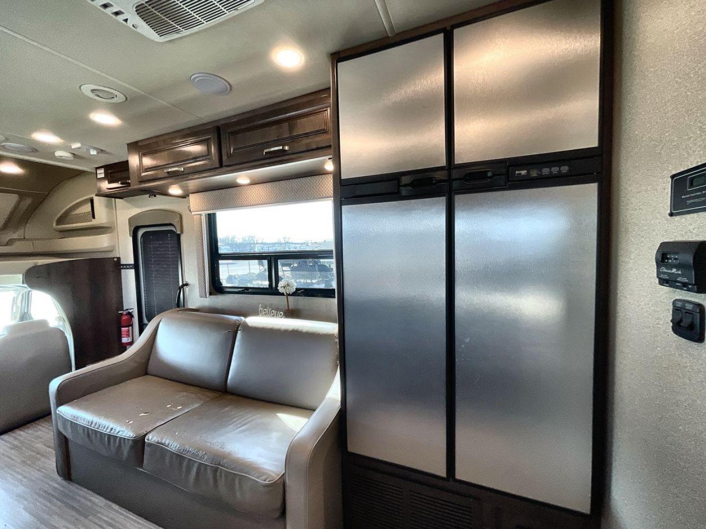 2019 ENTEGRA ESTEEM 31F (1FDXE4FS2KD) , located at 4319 N Main Street, Cleburne, TX, 76033, (817) 221-0660, 32.435829, -97.384178 - Photo#16