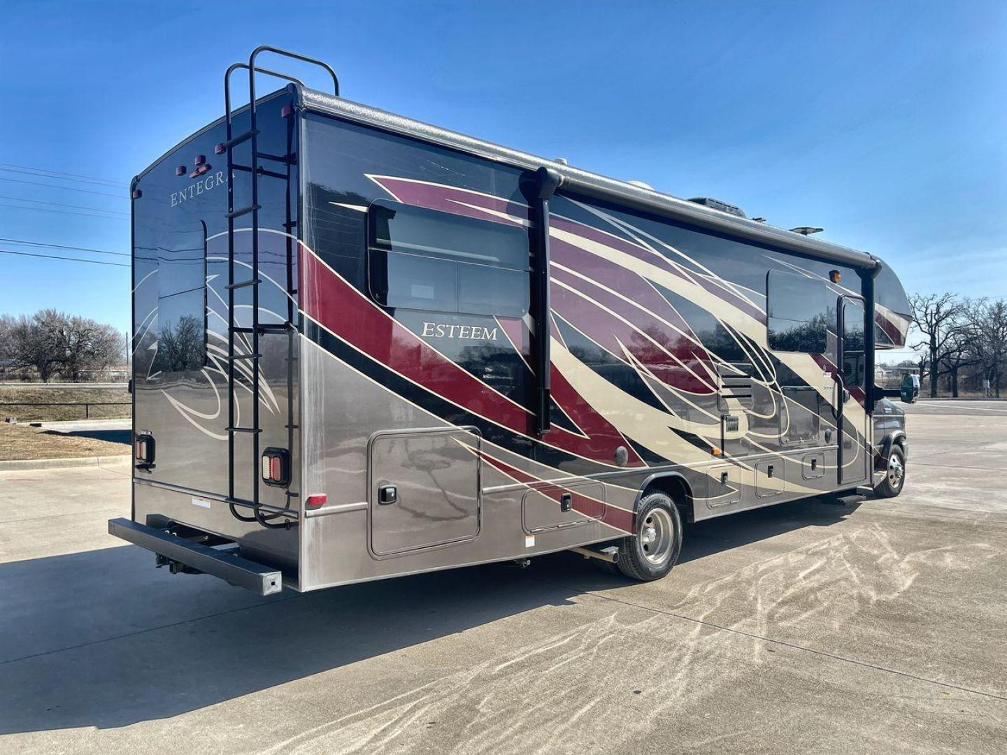 2019 ENTEGRA ESTEEM 31F (1FDXE4FS2KD) , located at 4319 N Main Street, Cleburne, TX, 76033, (817) 221-0660, 32.435829, -97.384178 - Photo#31