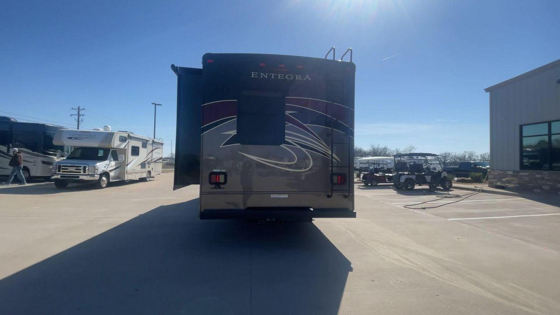 2019 ENTEGRA ESTEEM 31F (1FDXE4FS2KD) , located at 4319 N Main Street, Cleburne, TX, 76033, (817) 221-0660, 32.435829, -97.384178 - Photo#8