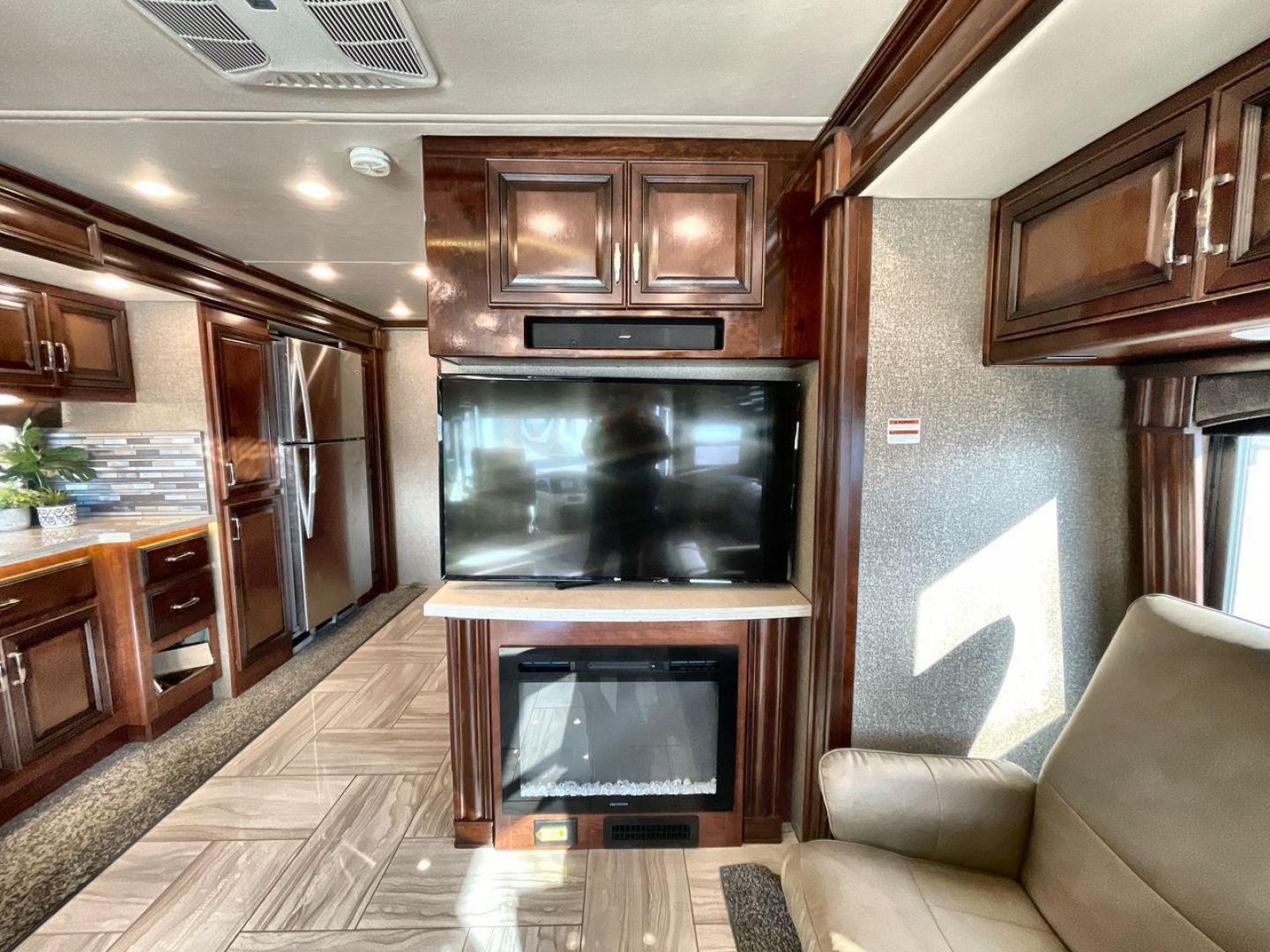 2019 FLEETWOOD DISCOVERY 38F (4UZACGFC9JC) , located at 4319 N Main Street, Cleburne, TX, 76033, (817) 221-0660, 32.435829, -97.384178 - Photo#7