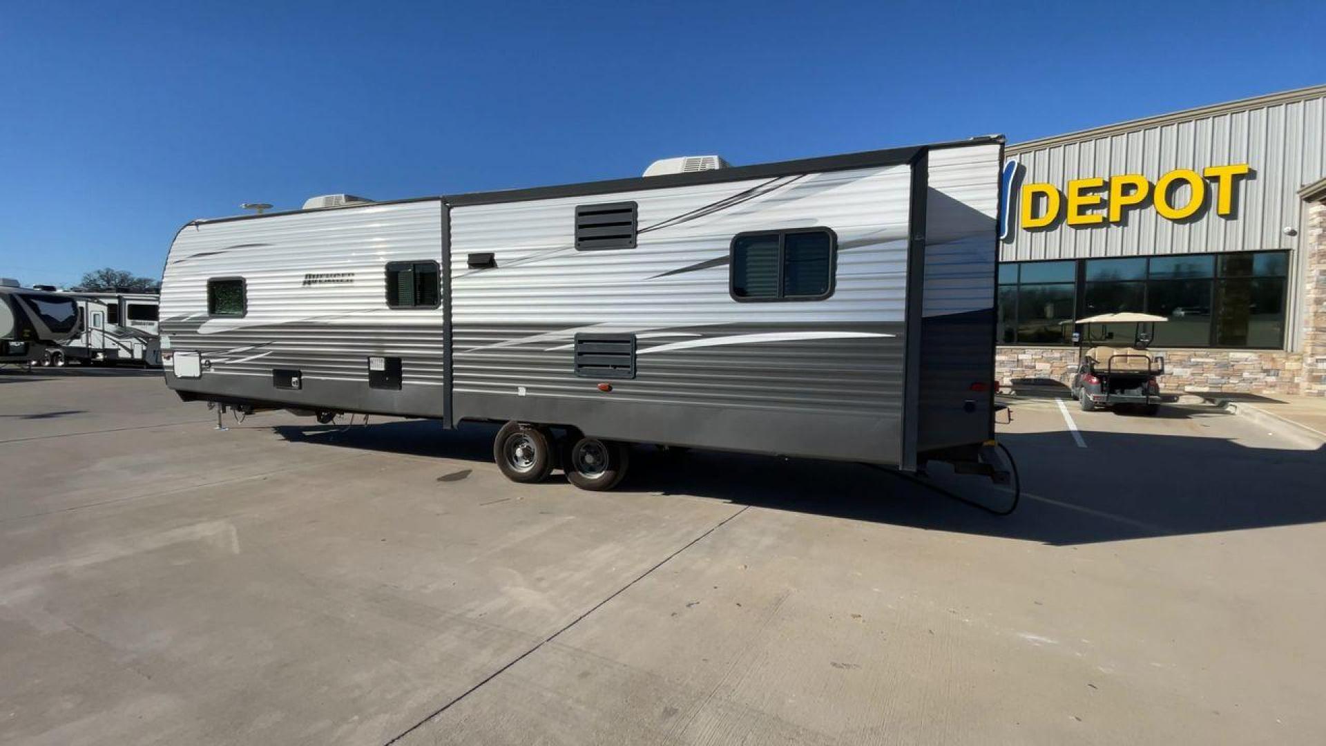 2019 TAN FOREST RIVER AVENGER 32DEN (5ZT2AVXB6KB) , Length: 37.92 ft. | Dry Weight: 7,989 lbs. | Slides: 2 transmission, located at 4319 N Main Street, Cleburne, TX, 76033, (817) 221-0660, 32.435829, -97.384178 - Measuring an impressive 36 feet, this model unfolds to reveal two strategically placed slide-outs, creating a spacious haven for relaxation. The master bedroom welcomes you with a queen-size bed and ample storage, ensuring a peaceful retreat after a day of outdoor exploration. The living area is a h - Photo#7