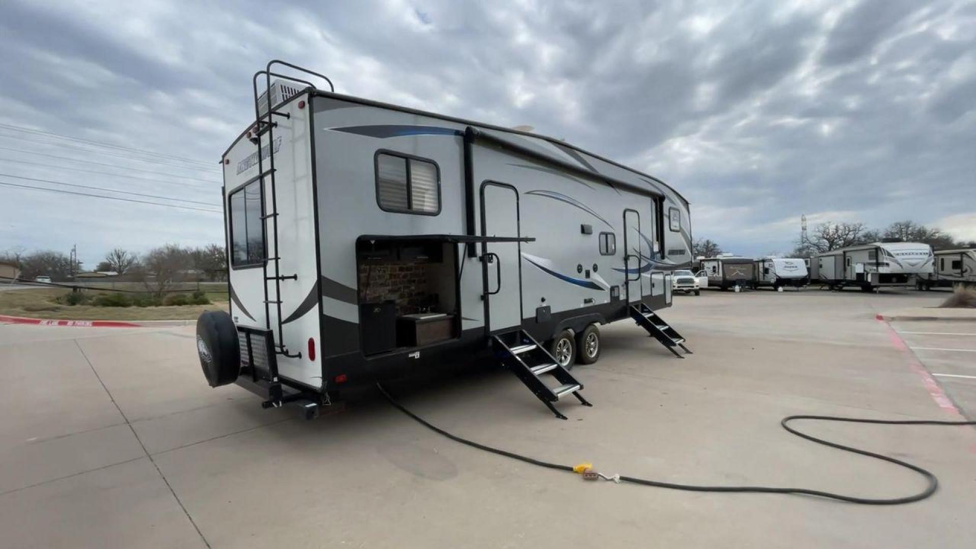 2019 FOREST RIVER CHEROKEE 315TBH8 (5ZT3CKXB9K2) , located at 4319 N Main Street, Cleburne, TX, 76033, (817) 221-0660, 32.435829, -97.384178 - Photo#1