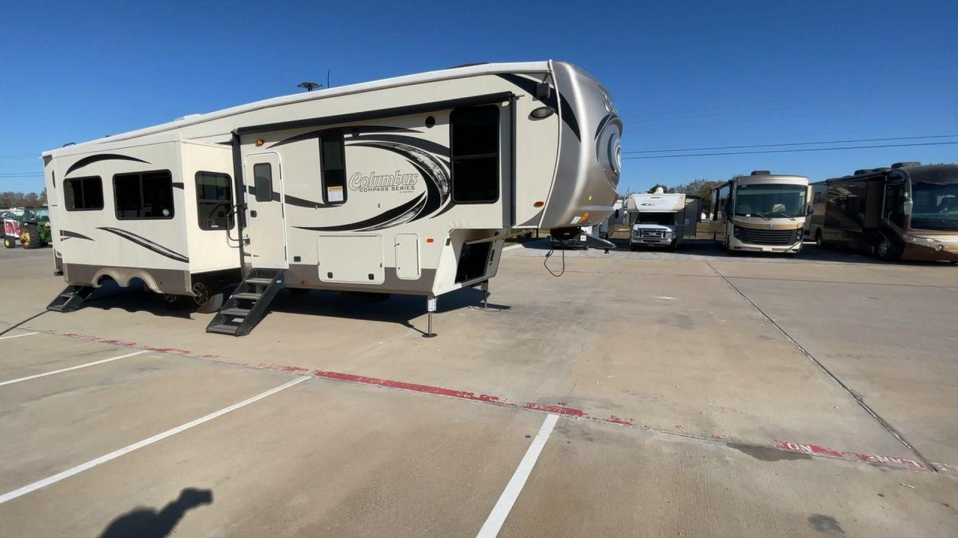 2019 FOREST RIVER COLUMBUS 374BHC (4X4FCMN21K6) , Length: 42.08 ft. | Dry Weight: 12,785 lbs. | Gross Weight: 15,785 lbs. | Slides: 4 transmission, located at 4319 N Main Street, Cleburne, TX, 76033, (817) 221-0660, 32.435829, -97.384178 - The 2019 Forest River Columbus 374BHC is a spacious fifth-wheel travel trailer with a length of 42.08 feet. Its exterior features a smooth beige finish with stylish curved graphics in dark gray and black, giving it a modern and attractive look. The unit has four slides which significantly increases - Photo#3