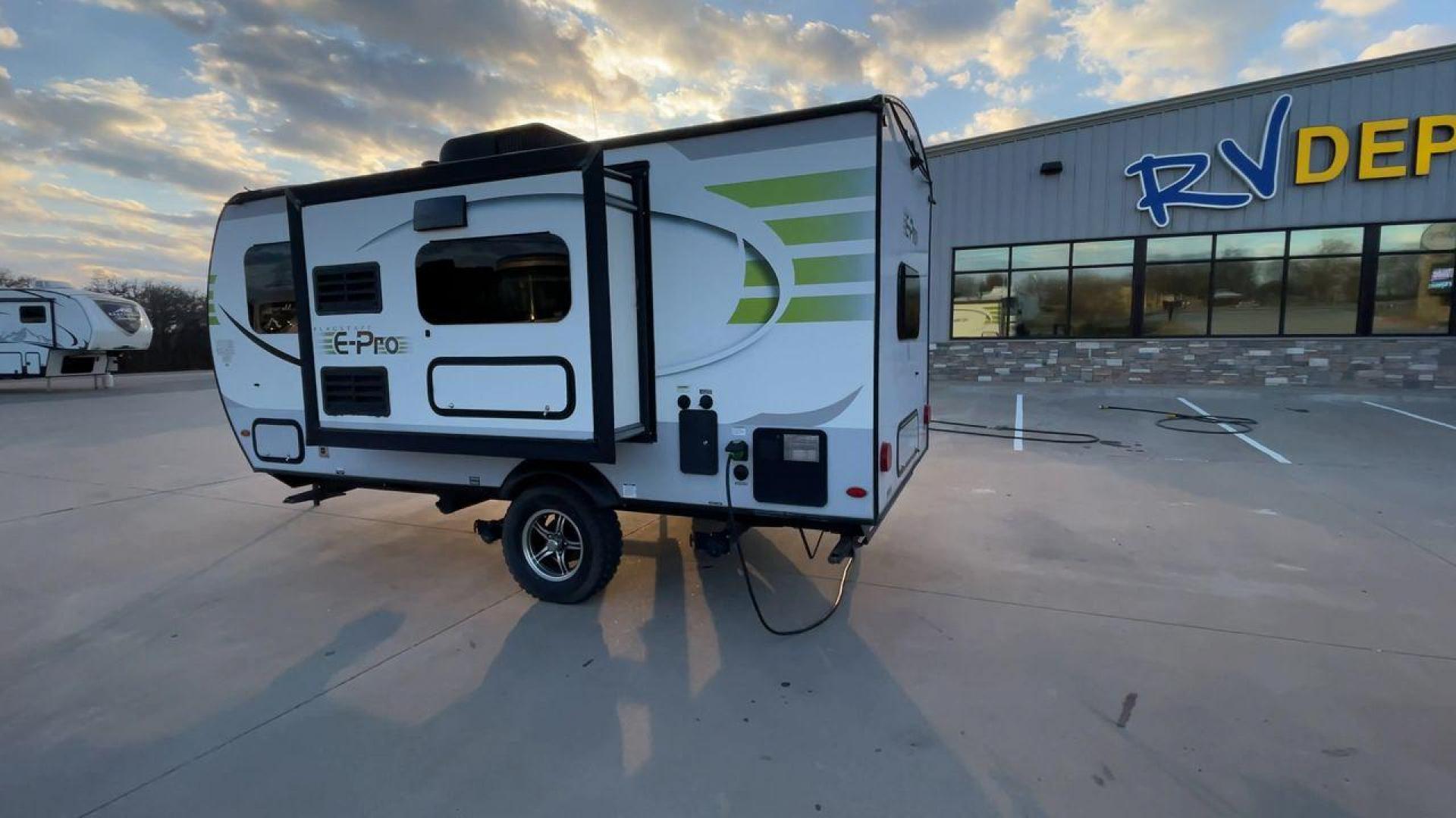 2019 FOREST RIVER FLAGSTAFF E-PRO 16BH (5ZT2FSEC3K3) , Length: 18.33 ft. | Dry Weight: 2,993 lbs. | Slides: 1 transmission, located at 4319 N Main Street, Cleburne, TX, 76033, (817) 221-0660, 32.435829, -97.384178 - The 2019 Forest River Flagstaff E-Pro 16BH is a compact, lightweight travel trailer designed for adventure. Its exterior features a sleek and modern design with a white body accented by bold green graphics, giving it a fresh and sporty look. The single slide-out on the driver's side provides additio - Photo#7