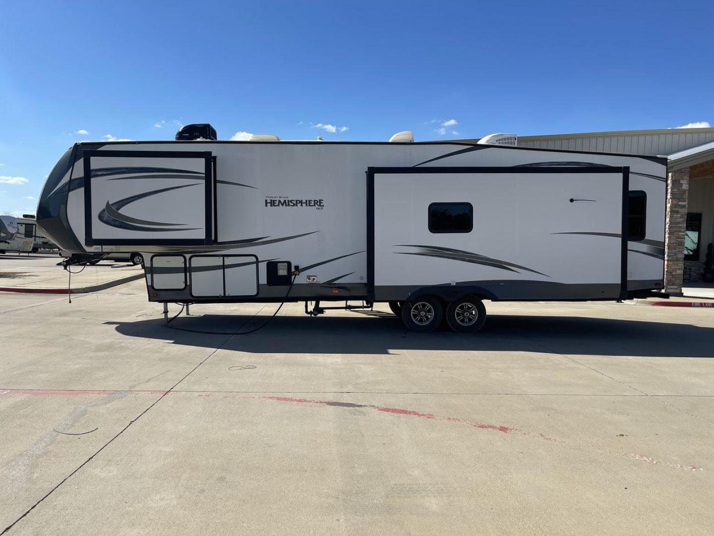 2019 FOREST RIVER HEMISPHERE 337BAR (4X4FSBK25KV) , Length: 38.5 ft. | Dry Weight: 10,264 lbs. | Slides: 3 transmission, located at 4319 N Main Street, Cleburne, TX, 76033, (817) 221-0660, 32.435829, -97.384178 - Photo#23