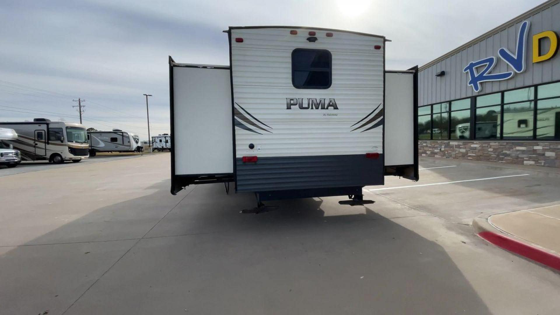 2019 FOREST RIVER PUMA 39PQB (4X4TPUR2XKP) , Length: 42.08 ft. | Dry Weight: 10,709 lbs. | Gross Weight: 13,413 lbs. | Slides: 4 transmission, located at 4319 N Main Street, Cleburne, TX, 76033, (817) 221-0660, 32.435829, -97.384178 - Photo#8