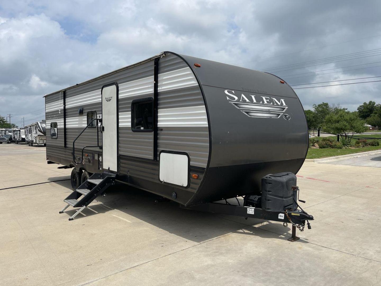 2019 FOREST RIVER SALEM 26DBLE (4X4TSMB23KA) , Slides: 1 transmission, located at 4319 N Main Street, Cleburne, TX, 76033, (817) 221-0660, 32.435829, -97.384178 - This 2019 Forest River Salem 26DBLE is a single-slide travel trailer that offers sleeping space for up to 10 people! This Salem is designed with a straightforward and convenient floorplan featuring a front bedroom, central living and kitchen, and rear bunk and bath. The front bedroom can accommod - Photo#23