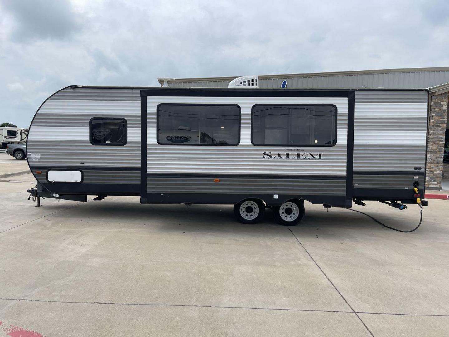 2019 FOREST RIVER SALEM 26DBLE (4X4TSMB23KA) , Slides: 1 transmission, located at 4319 N Main Street, Cleburne, TX, 76033, (817) 221-0660, 32.435829, -97.384178 - This 2019 Forest River Salem 26DBLE is a single-slide travel trailer that offers sleeping space for up to 10 people! This Salem is designed with a straightforward and convenient floorplan featuring a front bedroom, central living and kitchen, and rear bunk and bath. The front bedroom can accommod - Photo#24