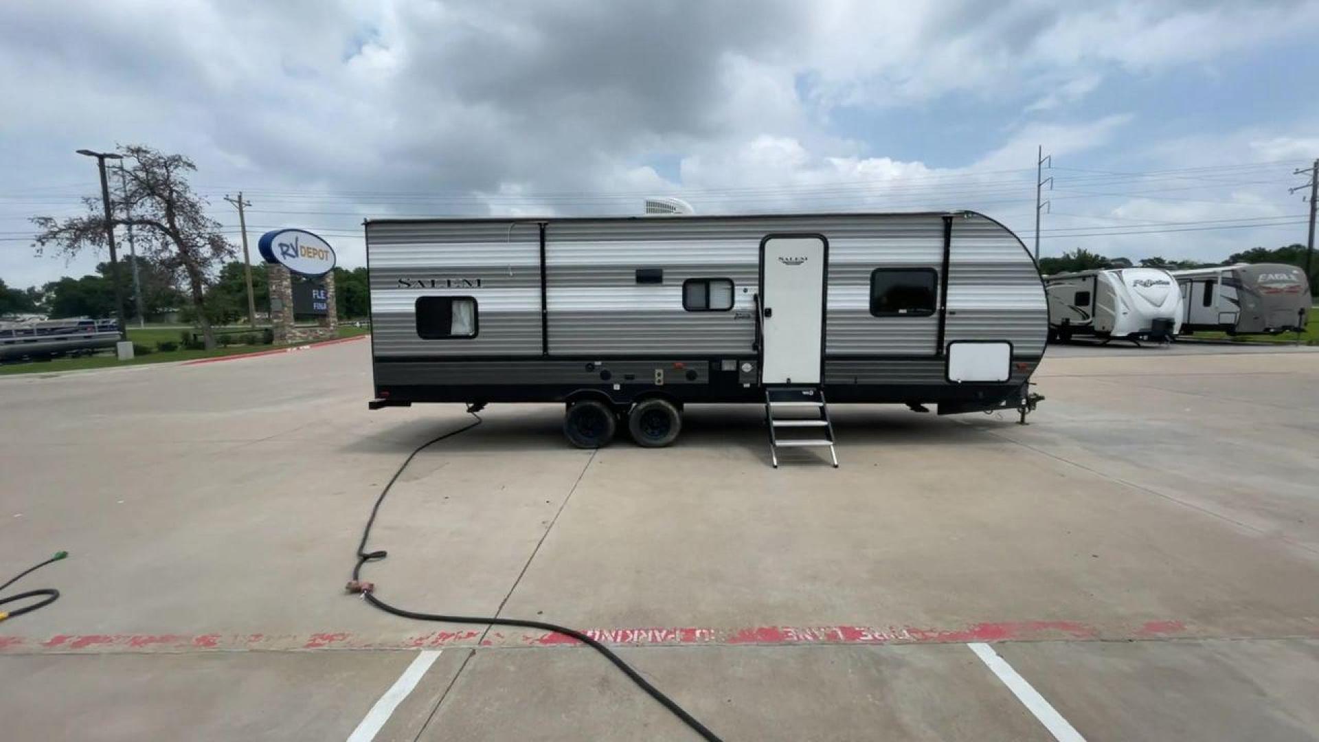 2019 FOREST RIVER SALEM 26DBLE (4X4TSMB23KA) , Slides: 1 transmission, located at 4319 N Main Street, Cleburne, TX, 76033, (817) 221-0660, 32.435829, -97.384178 - This 2019 Forest River Salem 26DBLE is a single-slide travel trailer that offers sleeping space for up to 10 people! This Salem is designed with a straightforward and convenient floorplan featuring a front bedroom, central living and kitchen, and rear bunk and bath. The front bedroom can accommod - Photo#2