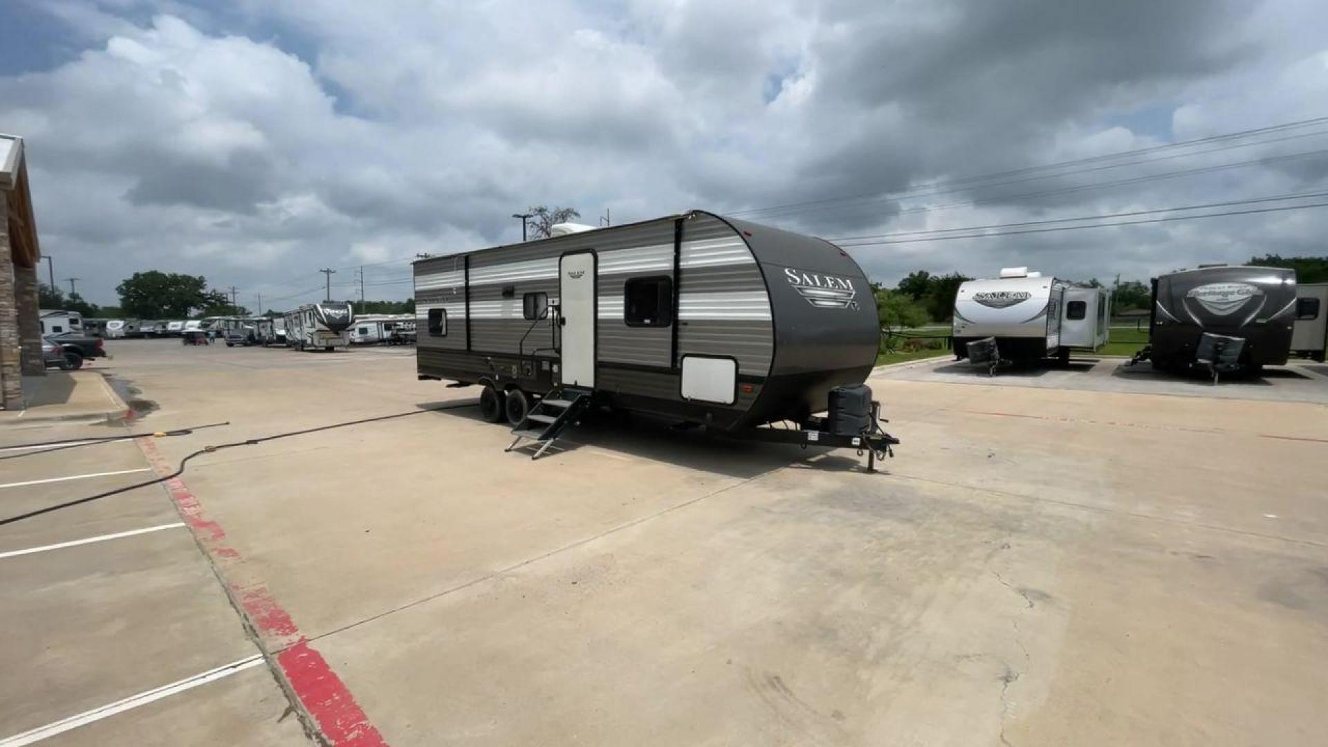 2019 FOREST RIVER SALEM 26DBLE (4X4TSMB23KA) , Slides: 1 transmission, located at 4319 N Main Street, Cleburne, TX, 76033, (817) 221-0660, 32.435829, -97.384178 - This 2019 Forest River Salem 26DBLE is a single-slide travel trailer that offers sleeping space for up to 10 people! This Salem is designed with a straightforward and convenient floorplan featuring a front bedroom, central living and kitchen, and rear bunk and bath. The front bedroom can accommod - Photo#3