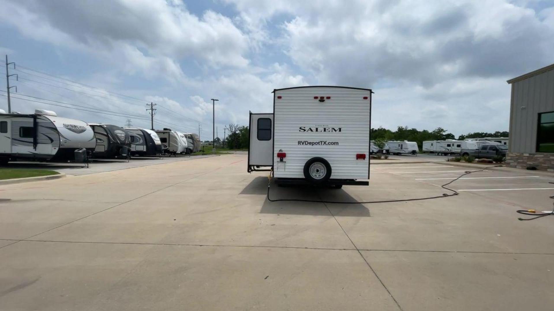 2019 FOREST RIVER SALEM 26DBLE (4X4TSMB23KA) , Slides: 1 transmission, located at 4319 N Main Street, Cleburne, TX, 76033, (817) 221-0660, 32.435829, -97.384178 - This 2019 Forest River Salem 26DBLE is a single-slide travel trailer that offers sleeping space for up to 10 people! This Salem is designed with a straightforward and convenient floorplan featuring a front bedroom, central living and kitchen, and rear bunk and bath. The front bedroom can accommod - Photo#8