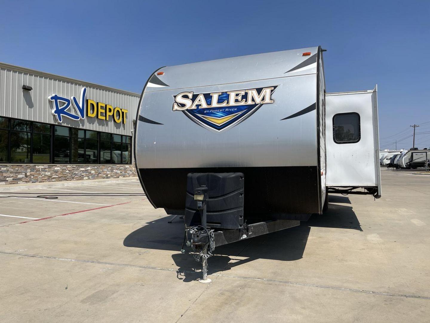 2019 FOREST RIVER SALEM 31KQBTS (4X4TSMG24K8) , Length: 36.5 ft | Dry Weight: 7,940 lbs. | Slides: 3 transmission, located at 4319 N Main Street, Cleburne, TX, 76033, (817) 221-0660, 32.435829, -97.384178 - As soon as you opt to camp with this 2019 Forest River Salem 31KQBTS travel trailer, you can bring your entire family and still have room for a guest or two. The measurements of this unit are 36.5 ft in length, 8 ft in width, 11.25 ft in height, and 6.67 ft in interior height. It has a dry weight of - Photo#0