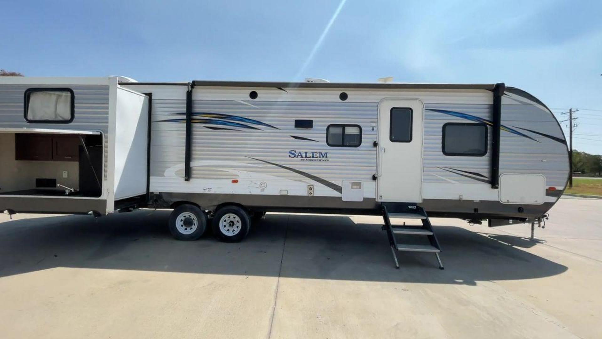 2019 FOREST RIVER SALEM 31KQBTS (4X4TSMG24K8) , Length: 36.5 ft | Dry Weight: 7,940 lbs. | Slides: 3 transmission, located at 4319 N Main Street, Cleburne, TX, 76033, (817) 221-0660, 32.435829, -97.384178 - As soon as you opt to camp with this 2019 Forest River Salem 31KQBTS travel trailer, you can bring your entire family and still have room for a guest or two. The measurements of this unit are 36.5 ft in length, 8 ft in width, 11.25 ft in height, and 6.67 ft in interior height. It has a dry weight of - Photo#2