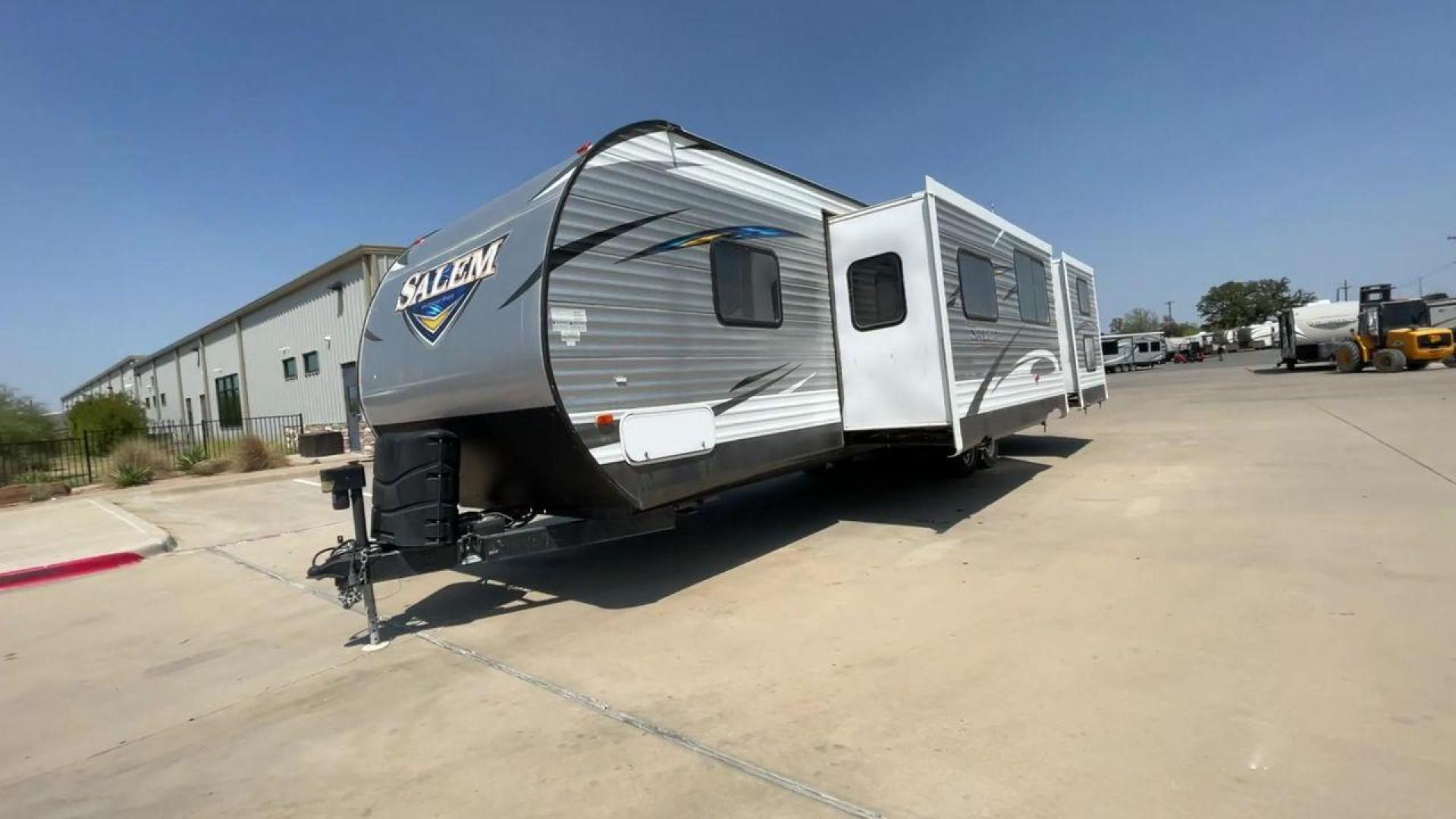 2019 FOREST RIVER SALEM 31KQBTS (4X4TSMG24K8) , Length: 36.5 ft | Dry Weight: 7,940 lbs. | Slides: 3 transmission, located at 4319 N Main Street, Cleburne, TX, 76033, (817) 221-0660, 32.435829, -97.384178 - As soon as you opt to camp with this 2019 Forest River Salem 31KQBTS travel trailer, you can bring your entire family and still have room for a guest or two. The measurements of this unit are 36.5 ft in length, 8 ft in width, 11.25 ft in height, and 6.67 ft in interior height. It has a dry weight of - Photo#5