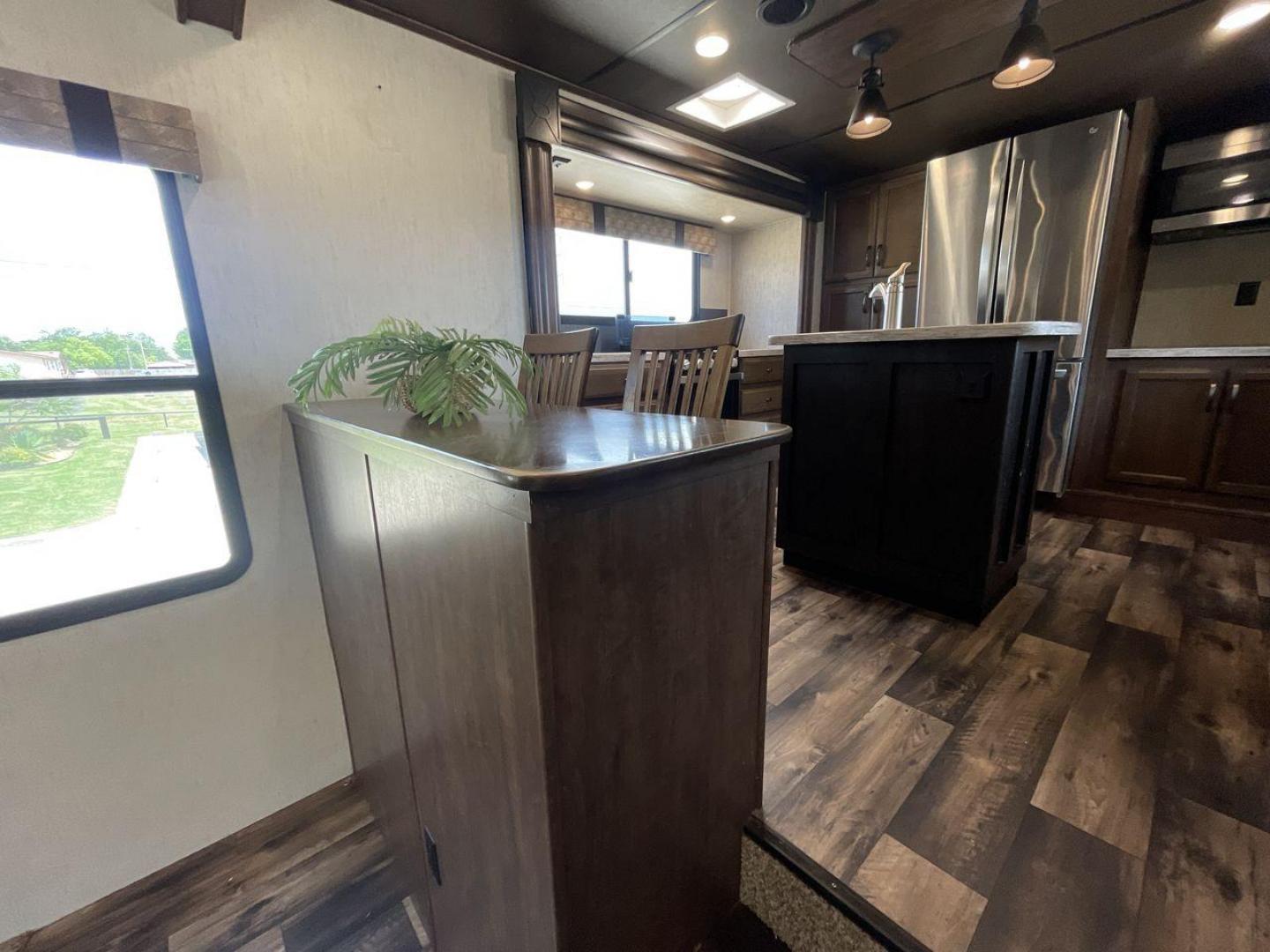 2019 FOREST RIVER SANDPIPER 38FKOK (4X4FSAP28KJ) , located at 4319 N Main Street, Cleburne, TX, 76033, (817) 221-0660, 32.435829, -97.384178 - Photo#13