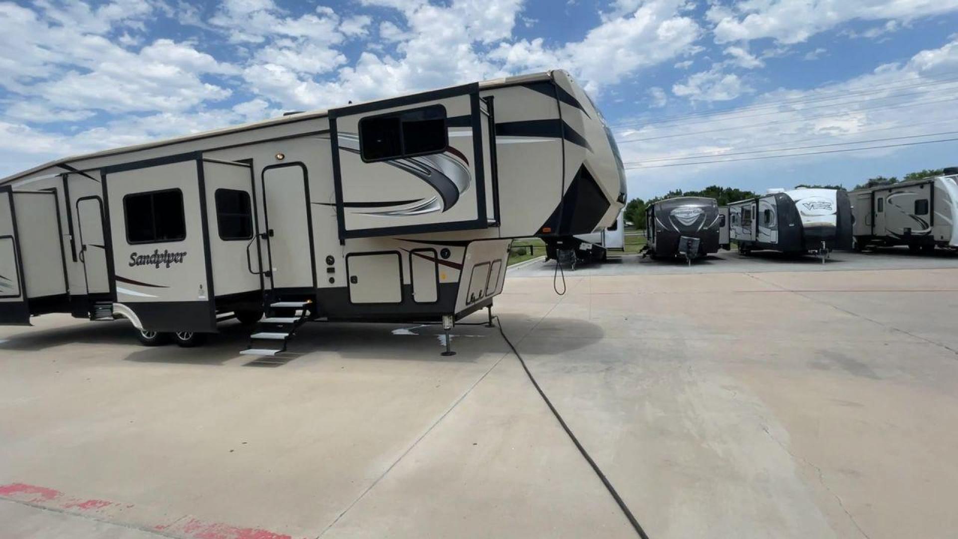 2019 FOREST RIVER SANDPIPER 38FKOK (4X4FSAP28KJ) , located at 4319 N Main Street, Cleburne, TX, 76033, (817) 221-0660, 32.435829, -97.384178 - Photo#3