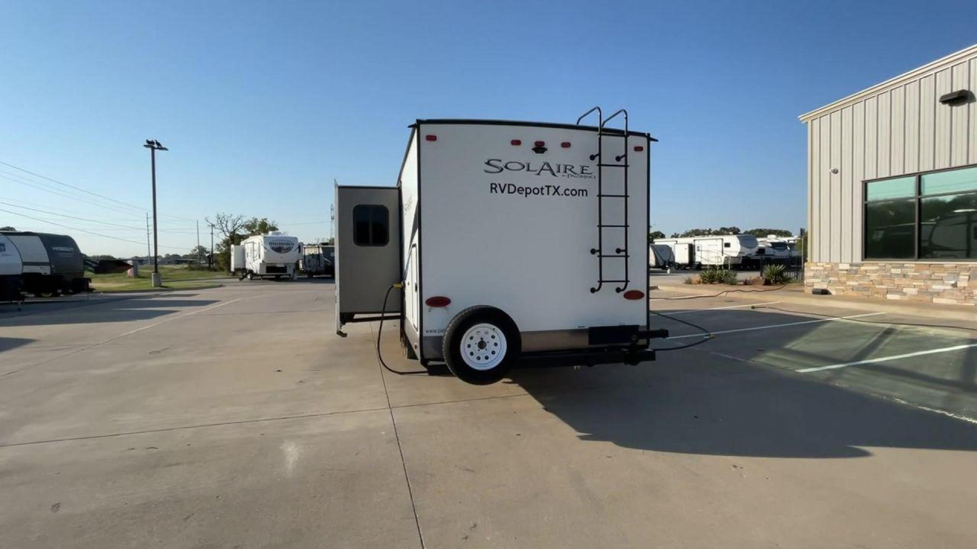 2019 TAN FOREST RIVER SOLAIRE 258RBSS (4X4TPAB24KN) , Length: 32.67 ft. | Dry Weight: 6,398 lbs. | Gross Weight: 7,765 lbs. | Slides: 1 transmission, located at 4319 N Main Street, Cleburne, TX, 76033, (817) 221-0660, 32.435829, -97.384178 - The 2019 Palomino Solaire 258RBSS Travel Trailer combines style with functionality. Measuring 32.67 feet in length, this unit features a single slide-out, which provides additional interior space. The white and gray body is accented with dynamic graphics, offering a contemporary look. The front show - Photo#8