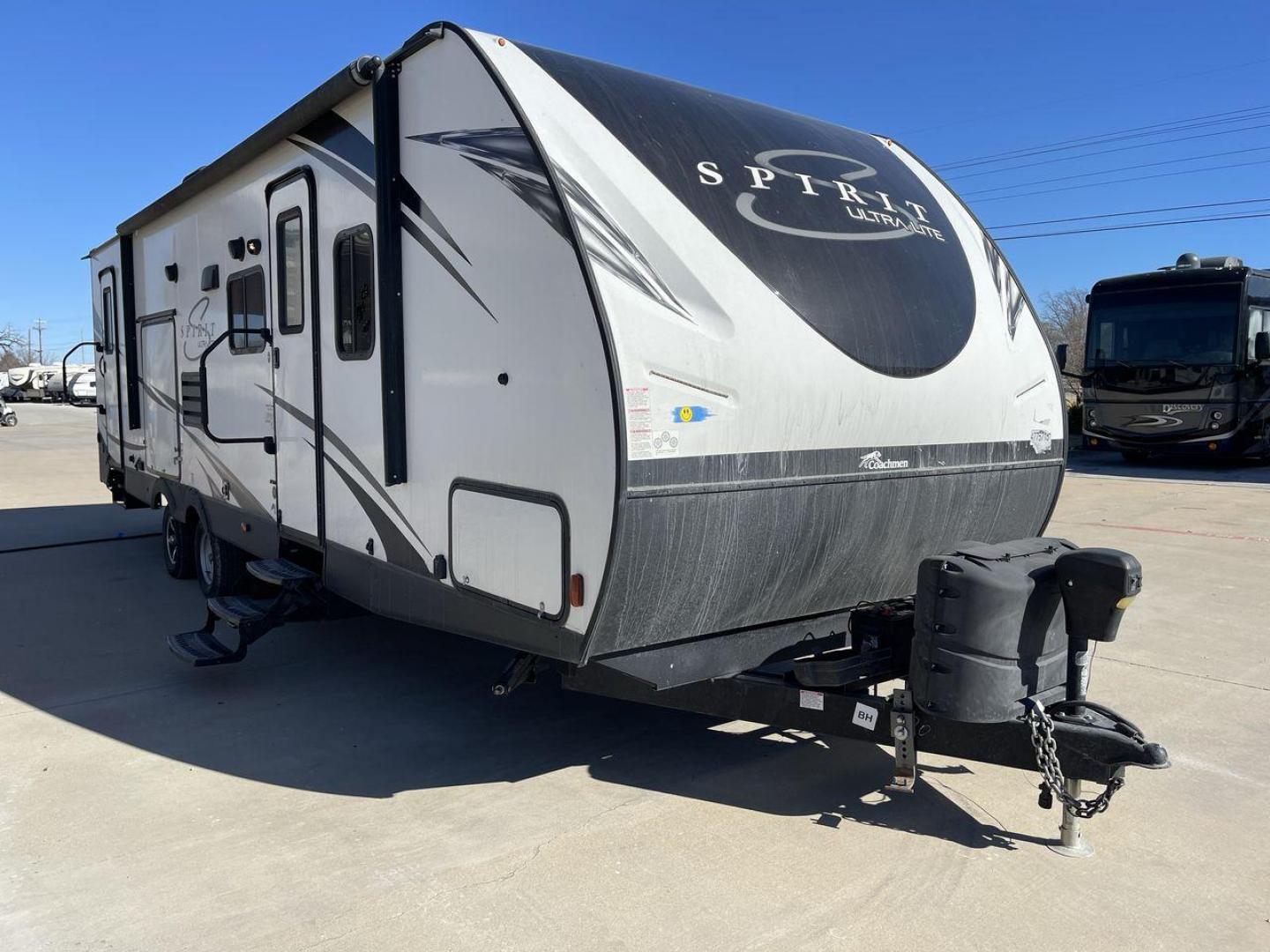 2019 FOREST RIVER SPIRIT 2963BH (5ZT2SBVB9KS) , Length: 33.92 ft. | Dry Weight: 6,408 lbs. | Slides: 1 transmission, located at 4319 N Main Street, Cleburne, TX, 76033, (817) 221-0660, 32.435829, -97.384178 - This 2019 Forest River Spirit 2963BH is a dual-axle aluminum wheel setup measuring just under 34 feet long. It has a dry weight of 6,408 lbs. and a payload capacity of 1,192 lbs. It also has a manageable hitch weight of 760 lbs. It features two doors and one slide. This travel trailer offers sleepin - Photo#20