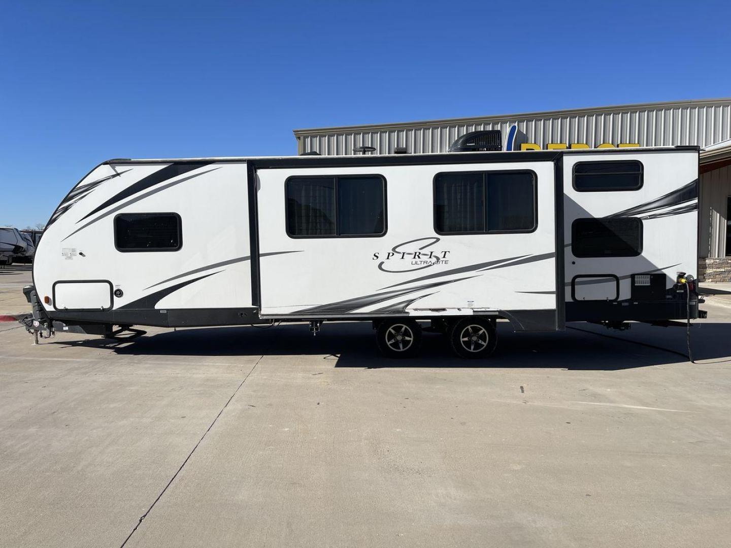 2019 FOREST RIVER SPIRIT 2963BH (5ZT2SBVB9KS) , Length: 33.92 ft. | Dry Weight: 6,408 lbs. | Slides: 1 transmission, located at 4319 N Main Street, Cleburne, TX, 76033, (817) 221-0660, 32.435829, -97.384178 - This 2019 Forest River Spirit 2963BH is a dual-axle aluminum wheel setup measuring just under 34 feet long. It has a dry weight of 6,408 lbs. and a payload capacity of 1,192 lbs. It also has a manageable hitch weight of 760 lbs. It features two doors and one slide. This travel trailer offers sleepin - Photo#21