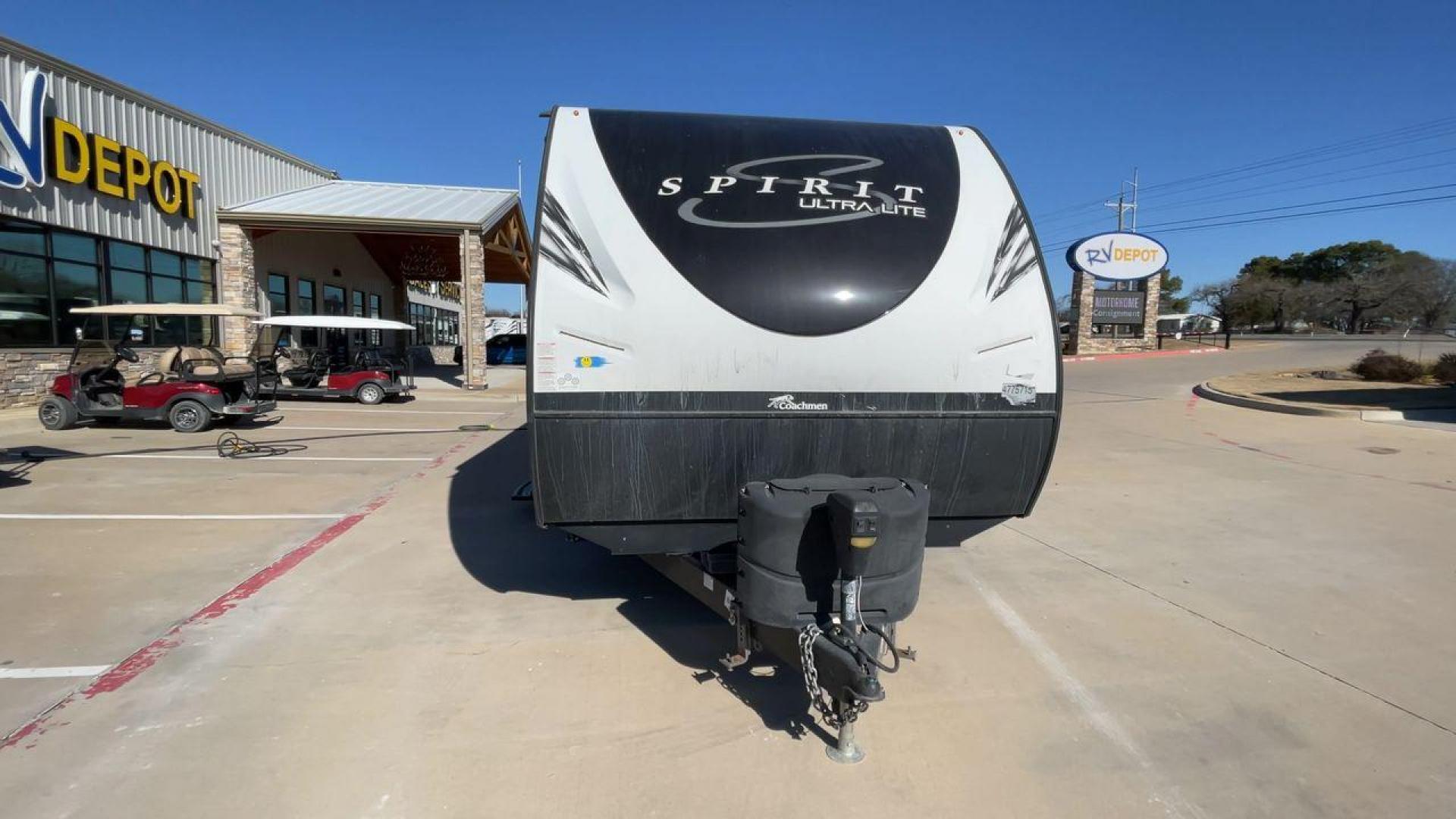 2019 FOREST RIVER SPIRIT 2963BH (5ZT2SBVB9KS) , Length: 33.92 ft. | Dry Weight: 6,408 lbs. | Slides: 1 transmission, located at 4319 N Main Street, Cleburne, TX, 76033, (817) 221-0660, 32.435829, -97.384178 - This 2019 Forest River Spirit 2963BH is a dual-axle aluminum wheel setup measuring just under 34 feet long. It has a dry weight of 6,408 lbs. and a payload capacity of 1,192 lbs. It also has a manageable hitch weight of 760 lbs. It features two doors and one slide. This travel trailer offers sleepin - Photo#4