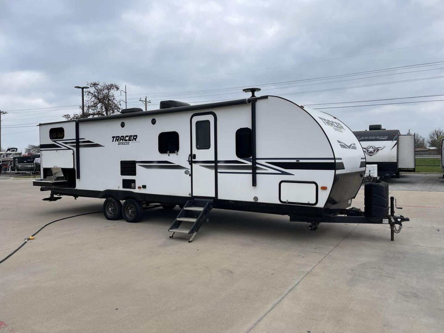 2019 FOREST RIVER TRACER 31BHD (5ZT2TRWB9KB) , located at 4319 N Main Street, Cleburne, TX, 76033, (817) 221-0660, 32.435829, -97.384178 - Photo#23