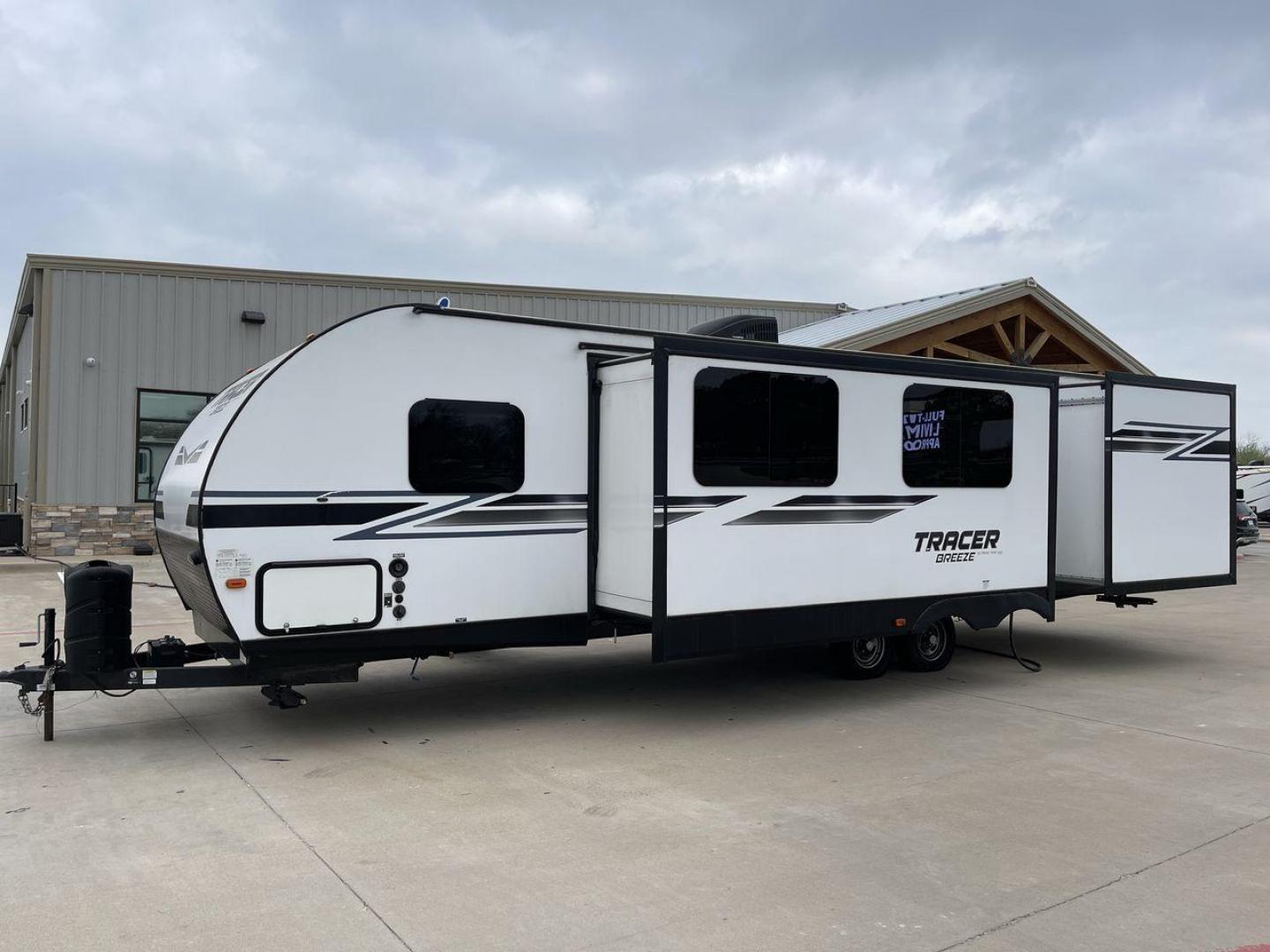 2019 FOREST RIVER TRACER 31BHD (5ZT2TRWB9KB) , located at 4319 N Main Street, Cleburne, TX, 76033, (817) 221-0660, 32.435829, -97.384178 - Photo#24