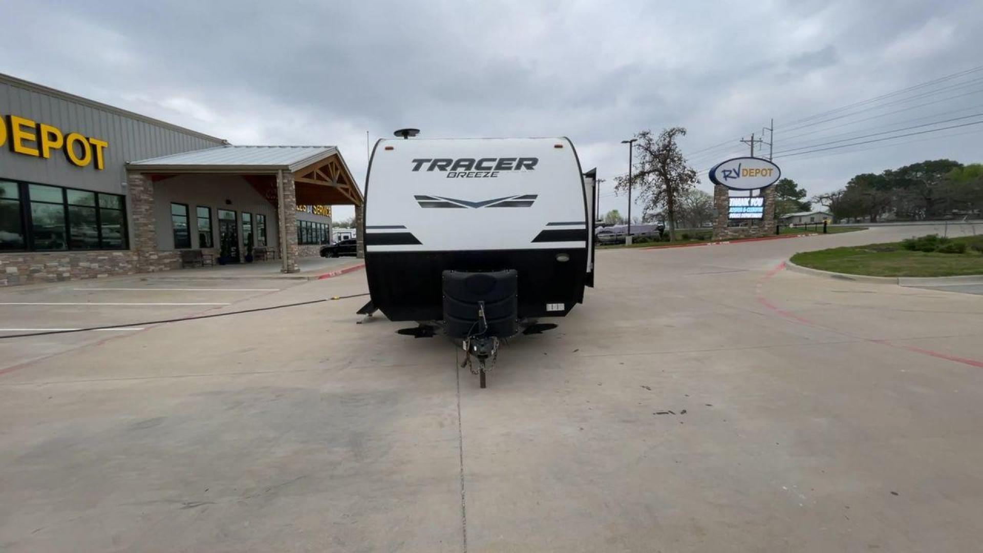 2019 FOREST RIVER TRACER 31BHD (5ZT2TRWB9KB) , located at 4319 N Main Street, Cleburne, TX, 76033, (817) 221-0660, 32.435829, -97.384178 - Photo#4