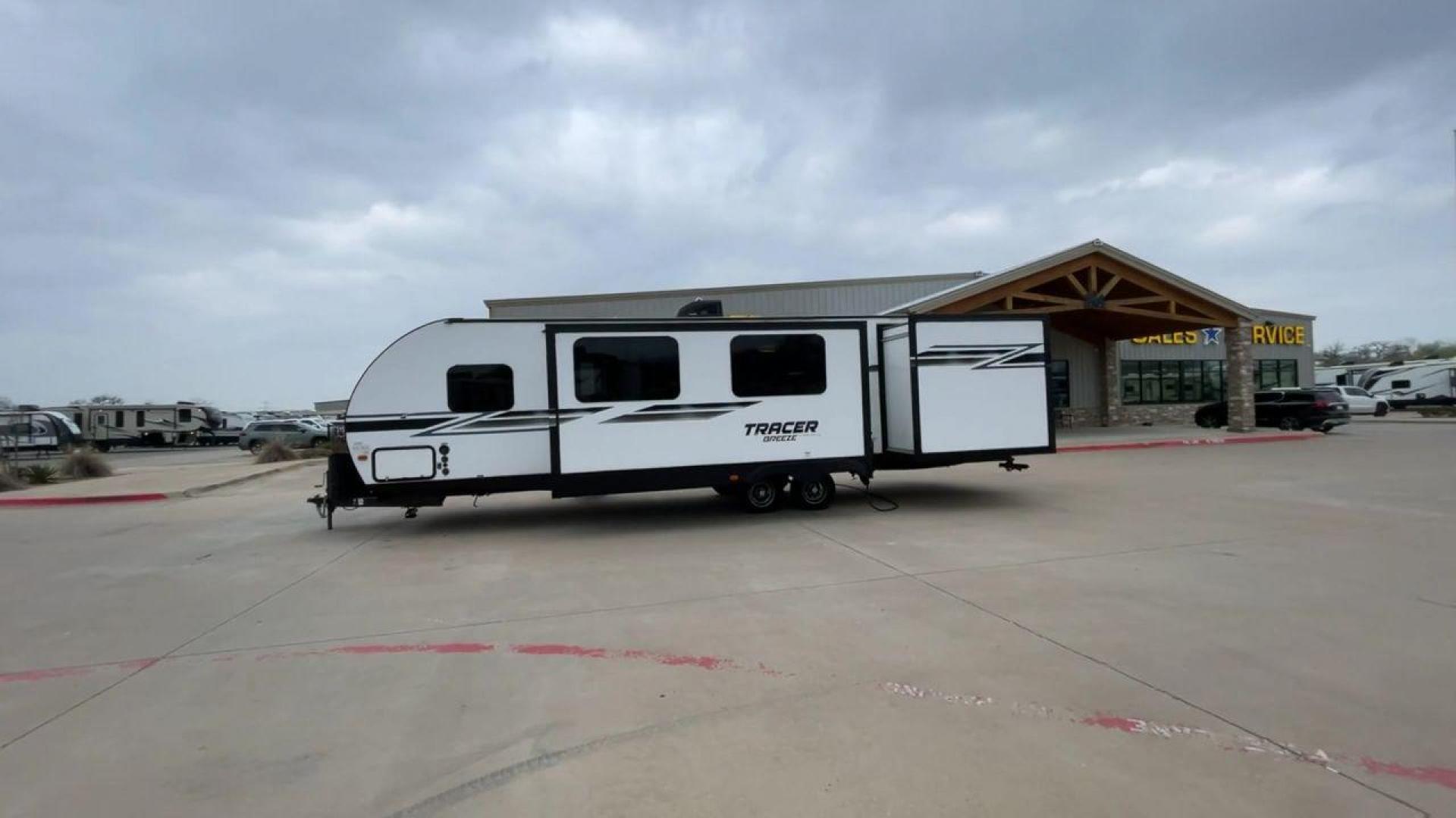 2019 FOREST RIVER TRACER 31BHD (5ZT2TRWB9KB) , located at 4319 N Main Street, Cleburne, TX, 76033, (817) 221-0660, 32.435829, -97.384178 - Photo#6