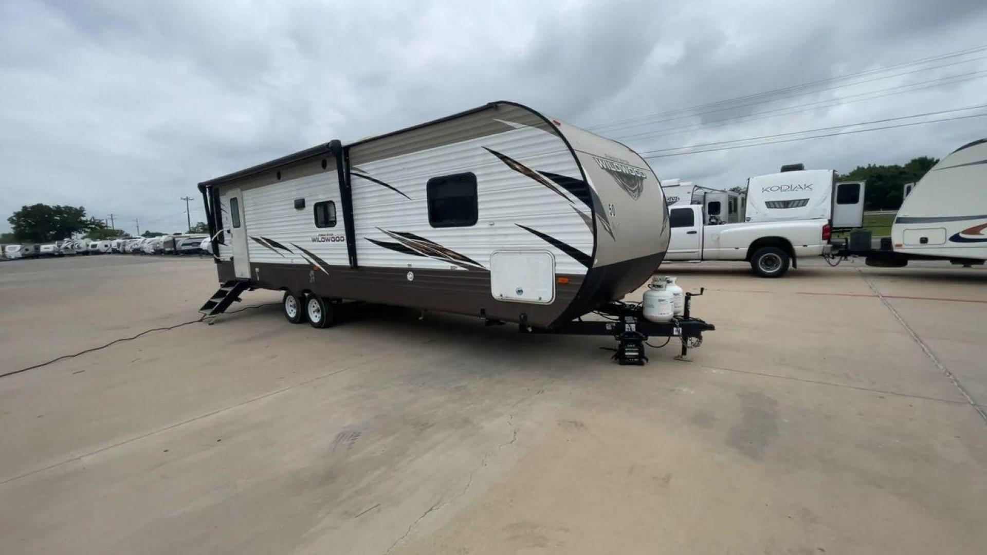 2019 FOREST RIVER WILDWOOD 28RLSS (4X4TWDD27KA) , Length: 34.75 ft. | Dry Weight: 7,075 lbs. | Slides: 1 transmission, located at 4319 N Main Street, Cleburne, TX, 76033, (817) 221-0660, 32.435829, -97.384178 - This 2019 Forest River Wildwood 28RLSS is a dual-axle steel wheel setup measuring 34.75 ft. long and 11.25 ft. tall. It has a dry weight of 7,075 lbs. and a payload capacity of 2,913 lbs. It includes one slide as well as one awning. This travel trailer features a spacious combined living and kitc - Photo#3