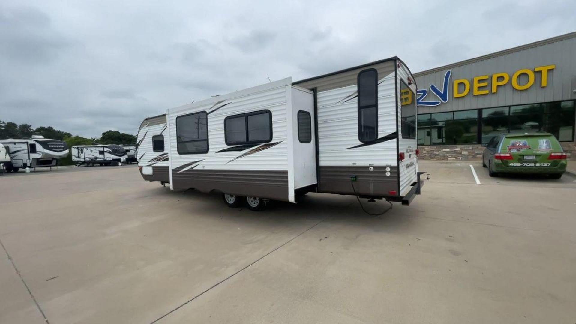 2019 FOREST RIVER WILDWOOD 28RLSS (4X4TWDD27KA) , Length: 34.75 ft. | Dry Weight: 7,075 lbs. | Slides: 1 transmission, located at 4319 N Main Street, Cleburne, TX, 76033, (817) 221-0660, 32.435829, -97.384178 - This 2019 Forest River Wildwood 28RLSS is a dual-axle steel wheel setup measuring 34.75 ft. long and 11.25 ft. tall. It has a dry weight of 7,075 lbs. and a payload capacity of 2,913 lbs. It includes one slide as well as one awning. This travel trailer features a spacious combined living and kitc - Photo#7