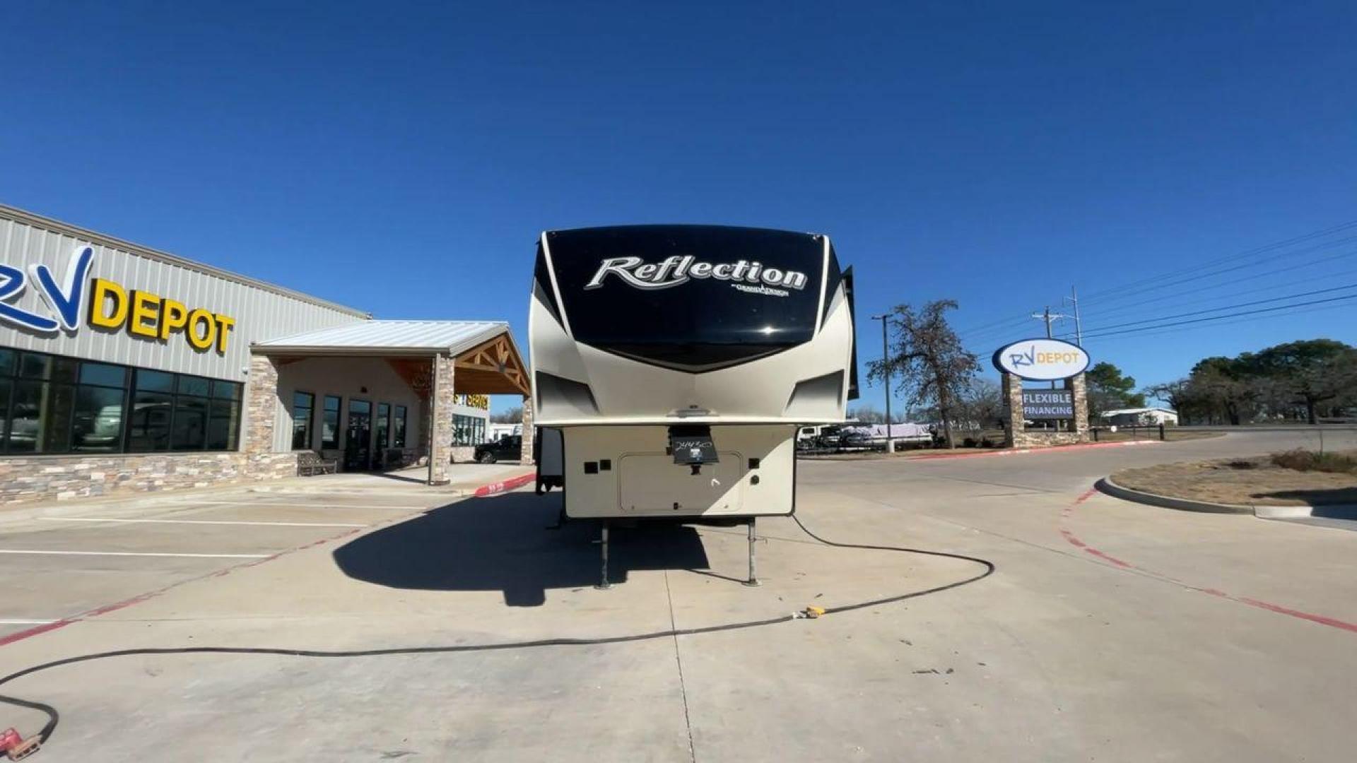 2019 GRAND DESIGN REFLECTION 303RLS (573FR3329K3) , Length: 32.42 ft| Dry Weight: 9,265 lbs. | Gross Weight: 11,995 lbs. | Slides: 3 transmission, located at 4319 N Main Street, Cleburne, TX, 76033, (817) 221-0660, 32.435829, -97.384178 - Experience the pinnacle of opulence and elegance with the 2019 Grand Design Reflection 303RLS, a fifth-wheel trailer that sets new benchmarks for luxurious RV living. This model boasts a generous 33-foot length, offering a roomy and thoughtfully crafted interior that creates the perfect atmosphere f - Photo#4