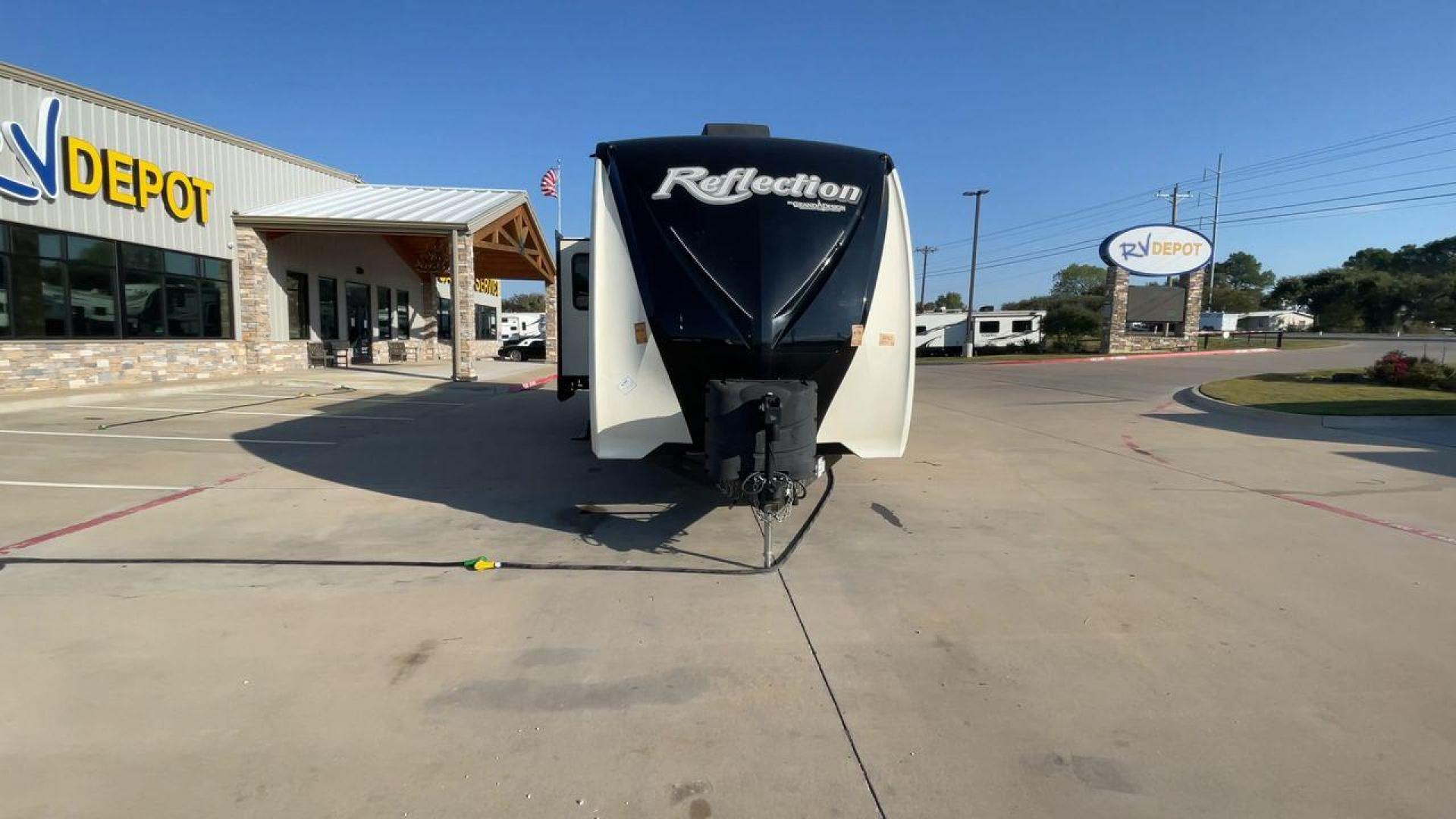 2019 GRAND DESIGN REFLECTION 312BHTS (573TR3720K3) , Length: 37.33 ft. | Dry Weight: 8,991 lbs. | Gross Weight: 10,995 lbs. | Slides: 3 transmission, located at 4319 N Main Street, Cleburne, TX, 76033, (817) 221-0660, 32.435829, -97.384178 - The 2019 Grand Design Reflection 312BHTS is a spacious travel trailer with a length of 37.33 feet. It has a dry weight of 8,991 pounds and a gross weight of 10,995 pounds, making it manageable for towing with a capable vehicle. This unit comes with three slideouts that provide plenty of extra room i - Photo#4