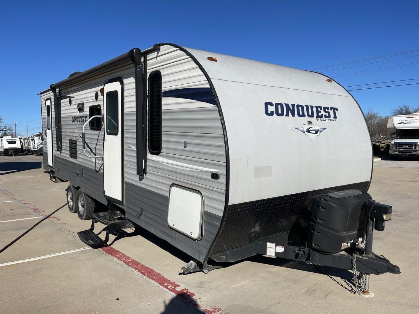 2019 GULF STREAM CONQUEST 268BH (1NL1G3021K1) , Length: 29.5 ft. | Dry Weight: 5,220 lbs. | Slides: 1 transmission, located at 4319 N Main Street, Cleburne, TX, 76033, (817) 221-0660, 32.435829, -97.384178 - The 2019 Gulf Stream Conquest 268BH is a versatile and compact travel trailer designed for families or small groups seeking an affordable and comfortable camping experience. With a length of 29.5 ft., width of 8 ft., and height of 10.75 ft., it offers a spacious interior while maintaining a manageab - Photo#23