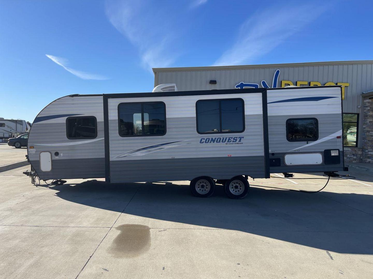 2019 GULF STREAM CONQUEST 268BH (1NL1G3021K1) , Length: 29.5 ft. | Dry Weight: 5,220 lbs. | Slides: 1 transmission, located at 4319 N Main Street, Cleburne, TX, 76033, (817) 221-0660, 32.435829, -97.384178 - The 2019 Gulf Stream Conquest 268BH is a versatile and compact travel trailer designed for families or small groups seeking an affordable and comfortable camping experience. With a length of 29.5 ft., width of 8 ft., and height of 10.75 ft., it offers a spacious interior while maintaining a manageab - Photo#24