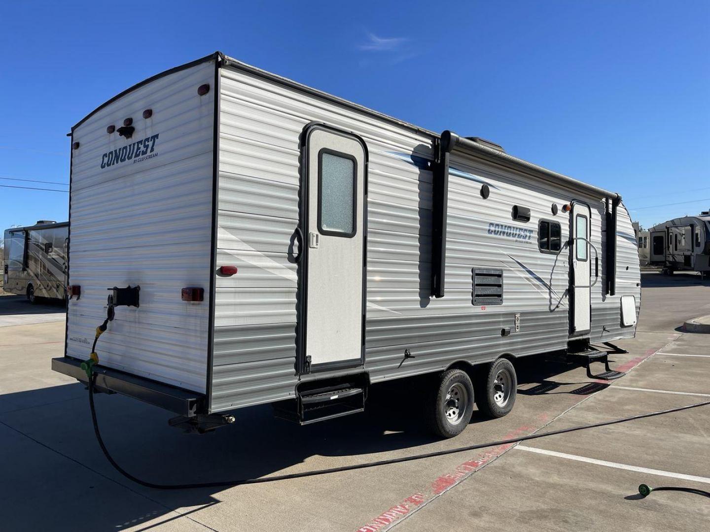 2019 GULF STREAM CONQUEST 268BH (1NL1G3021K1) , Length: 29.5 ft. | Dry Weight: 5,220 lbs. | Slides: 1 transmission, located at 4319 N Main Street, Cleburne, TX, 76033, (817) 221-0660, 32.435829, -97.384178 - The 2019 Gulf Stream Conquest 268BH is a versatile and compact travel trailer designed for families or small groups seeking an affordable and comfortable camping experience. With a length of 29.5 ft., width of 8 ft., and height of 10.75 ft., it offers a spacious interior while maintaining a manageab - Photo#25