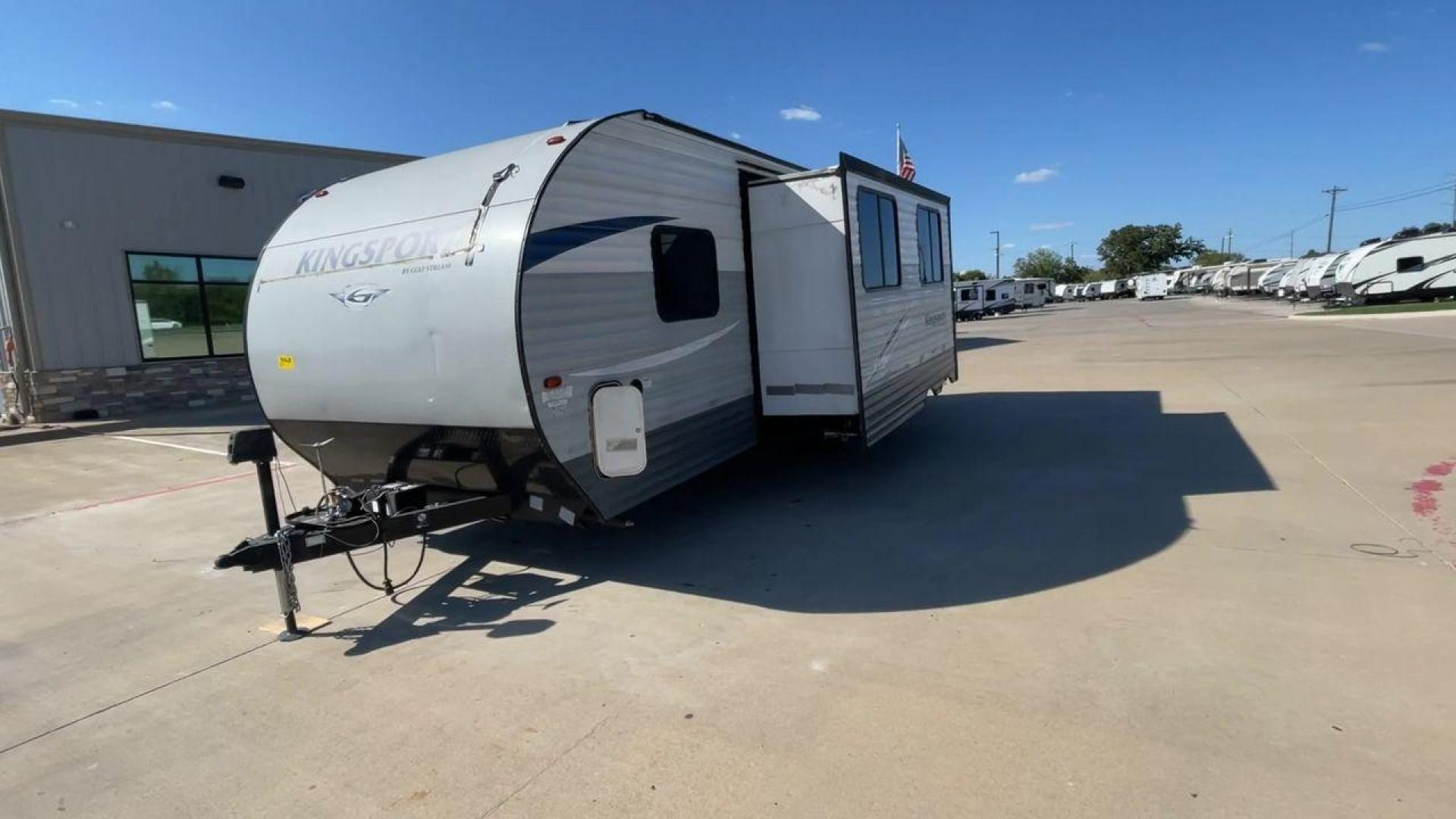 2019 GRAY GULF STREAM KINGSPORT 268BH (1NL1G302XK1) , Length: 29.5 ft. | Dry Weight: 5,220 lbs. | Slides: 1 transmission, located at 4319 N Main Street, Cleburne, TX, 76033, (817) 221-0660, 32.435829, -97.384178 - This 2019 Gulf Stream Kingsport 268BH measures 29.5 feet long and 8 feet wide with a dry weight of 5,220 lbs. It has a payload capacity of 1,940 lbs. and a hitch weight of 660 lbs. It also comes equipped with automatic heating and cooling rated at 16,000 and 13,500 BTUs respectively. It also comes w - Photo#5