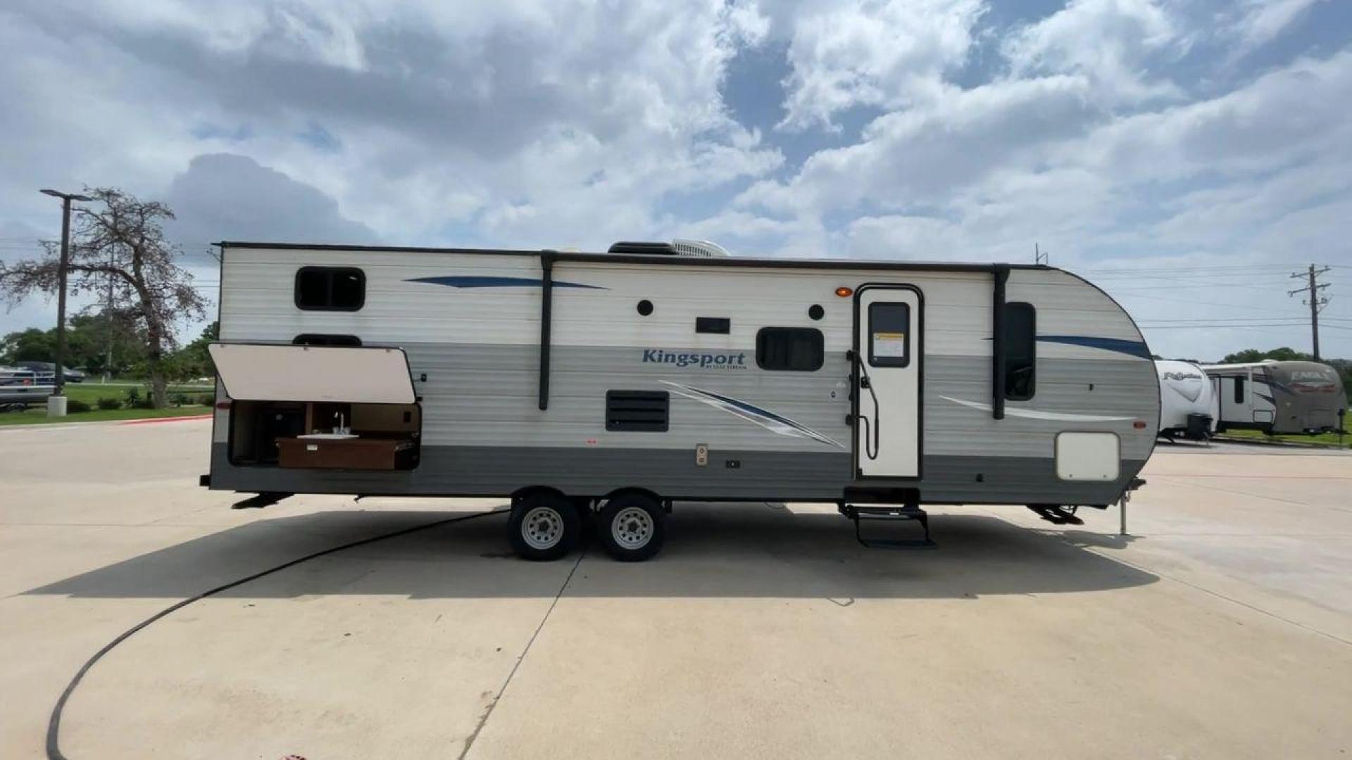 2019 GULF STREAM KINGSPORT 274QB (1NL1G3228K1) , located at 4319 N Main Street, Cleburne, TX, 76033, (817) 221-0660, 32.435829, -97.384178 - Photo#2