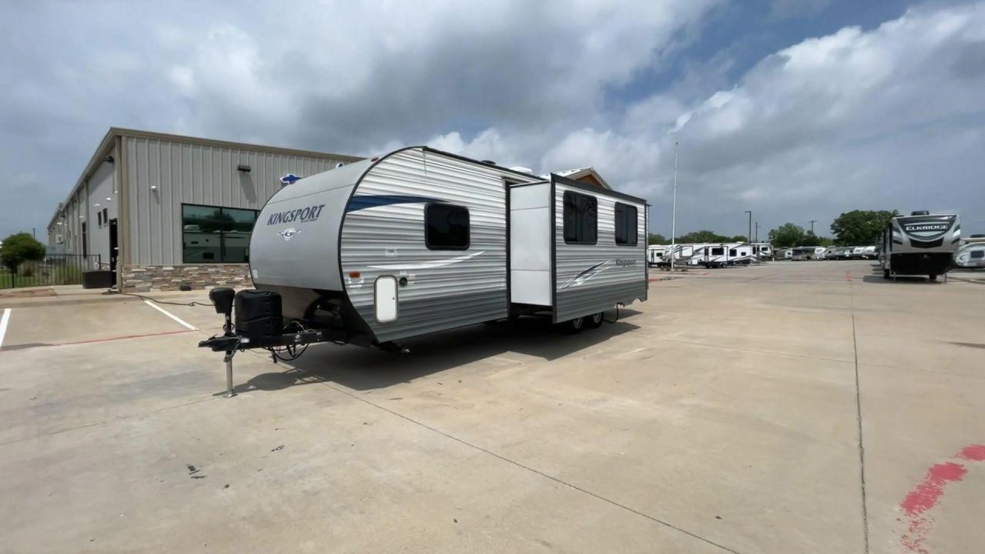 2019 GULF STREAM KINGSPORT 274QB (1NL1G3228K1) , located at 4319 N Main Street, Cleburne, TX, 76033, (817) 221-0660, 32.435829, -97.384178 - Photo#5