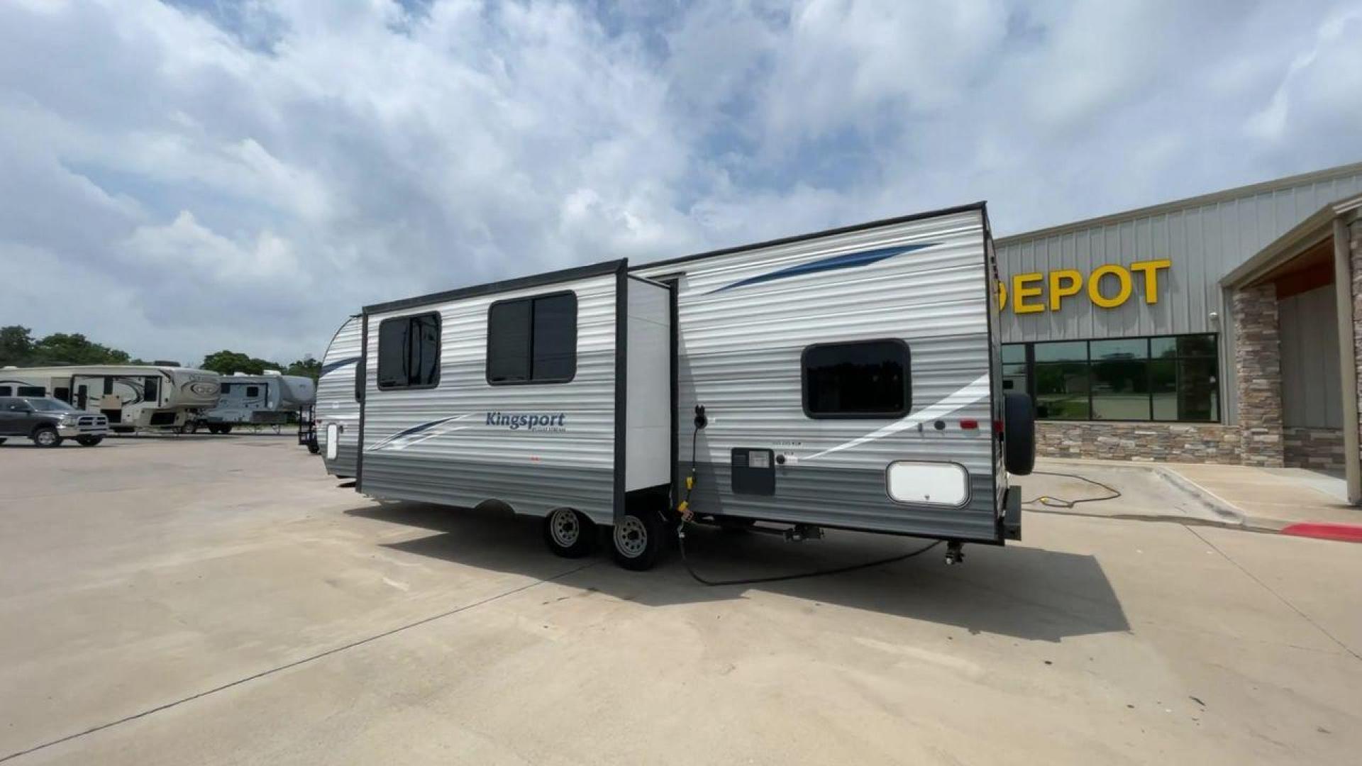 2019 GULF STREAM KINGSPORT 274QB (1NL1G3228K1) , located at 4319 N Main Street, Cleburne, TX, 76033, (817) 221-0660, 32.435829, -97.384178 - Photo#7