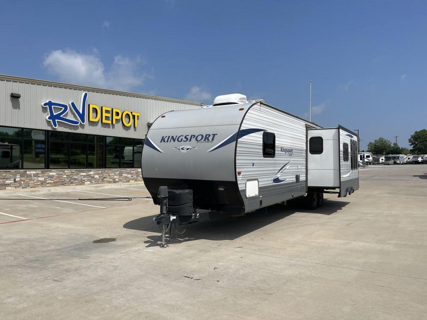 2019 GRAY GULF STREAM KINGSPORT 295SBW - (1NL1G3524K1) , Length: 34.5 ft | Dry Weight: 6,778 lbs | Slides: 1 transmission, located at 4319 N Main Street, Cleburne, TX, 76033, (817) 221-0660, 32.435829, -97.384178 - The 2019 Gulf Stream Kingsport 295SBW combines comfort and functionality in a well-designed package. This travel trailer is ready to meet your demands on the road. The Gulf Stream Kingsport 295SBW is 34.5 feet long and has a dry weight of 6,778 pounds, striking a compromise between size and maneuver - Photo#0