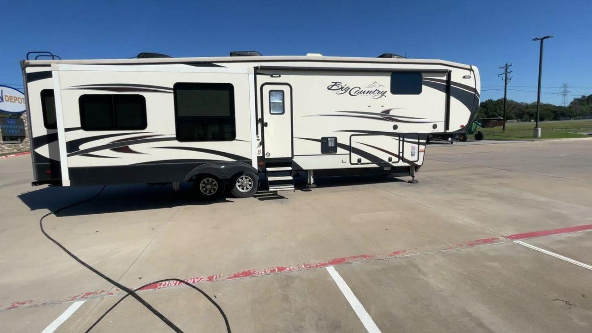 2019 TAN HEARTLAND BIG COUNTRY 3560SS (5SFBG4120KE) , Length: 40.58 ft. | Dry Weight: 13,420 lbs. | Gross Weight: 16,000 lbs. | Slides: 3 transmission, located at 4319 N Main Street, Cleburne, TX, 76033, (817) 221-0660, 32.435829, -97.384178 - Prepare yourself and your family for your next adventure in this 2019 Big Country 3560SS! This fifth wheel measures just over 40' in length. It is a dual axle, aluminum wheel setup with a dry weight of 13,420 lbs. and a carrying capacity of 2,532 lbs. This fifth wheel has three slides. The fro - Photo#2