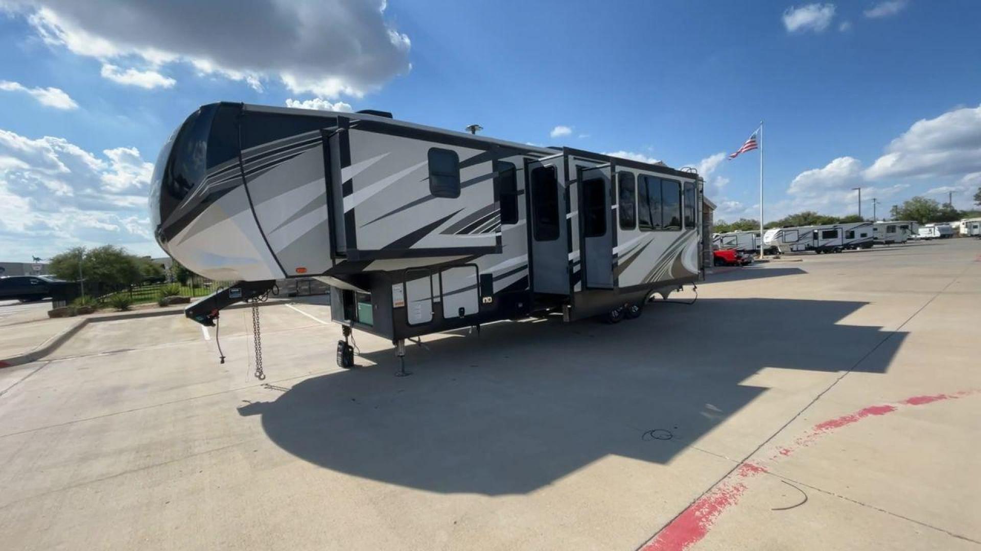 2019 HEARTLAND CYCLONE 3611 (5SFCG3923KE) , Length: 38.8 ft. | Dry Weight: 15,305 lbs. | Gross Weight: 17,000 lbs. | Slides: 3 transmission, located at 4319 N Main Street, Cleburne, TX, 76033, (817) 221-0660, 32.435829, -97.384178 - Photo#5