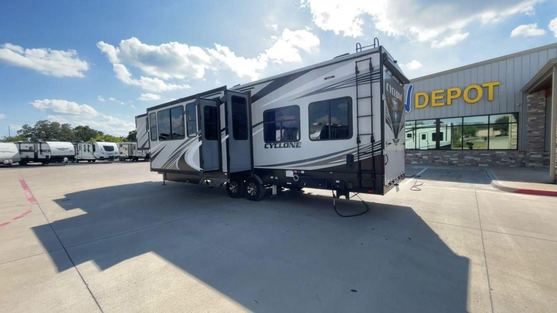 2019 HEARTLAND CYCLONE 3611 (5SFCG3923KE) , Length: 38.8 ft. | Dry Weight: 15,305 lbs. | Gross Weight: 17,000 lbs. | Slides: 3 transmission, located at 4319 N Main Street, Cleburne, TX, 76033, (817) 221-0660, 32.435829, -97.384178 - Photo#7