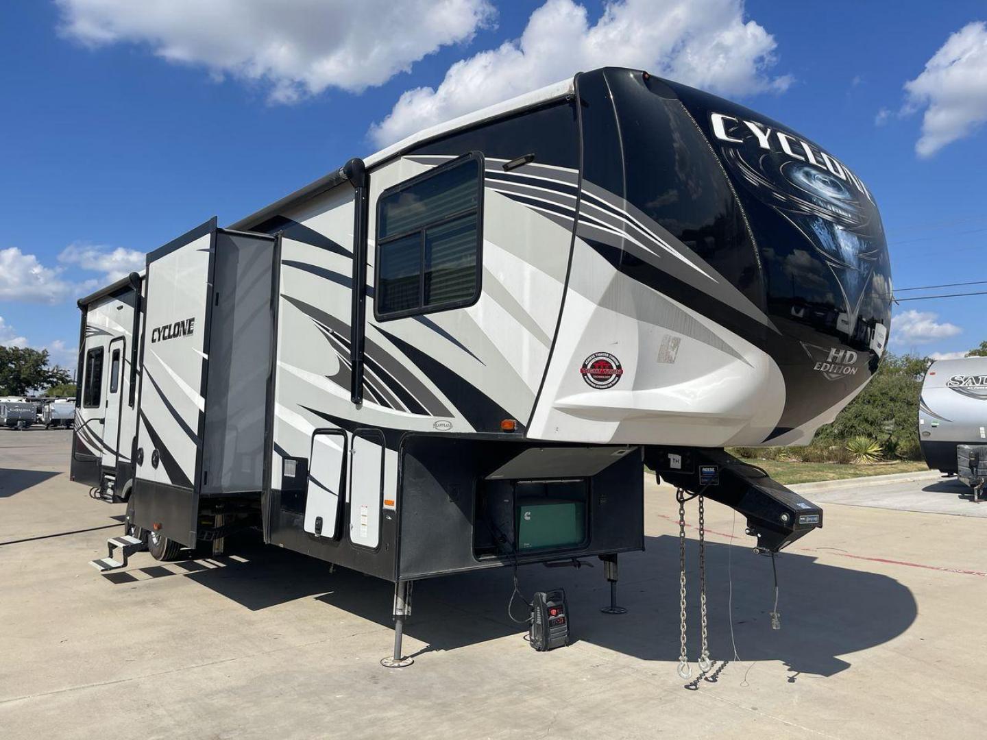 2019 HEARTLAND CYCLONE 3611 (5SFCG3923KE) , Length: 38.8 ft. | Dry Weight: 15,305 lbs. | Gross Weight: 17,000 lbs. | Slides: 3 transmission, located at 4319 N Main Street, Cleburne, TX, 76033, (817) 221-0660, 32.435829, -97.384178 - Photo#23