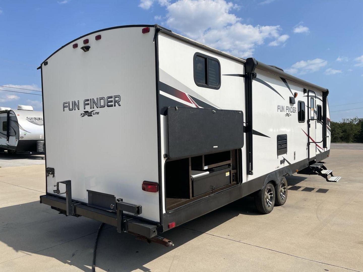 2019 HEARTLAND FUN FINDER 28QD (5RXAB3228K1) , located at 4319 N Main Street, Cleburne, TX, 76033, (817) 221-0660, 32.435829, -97.384178 - Photo#24