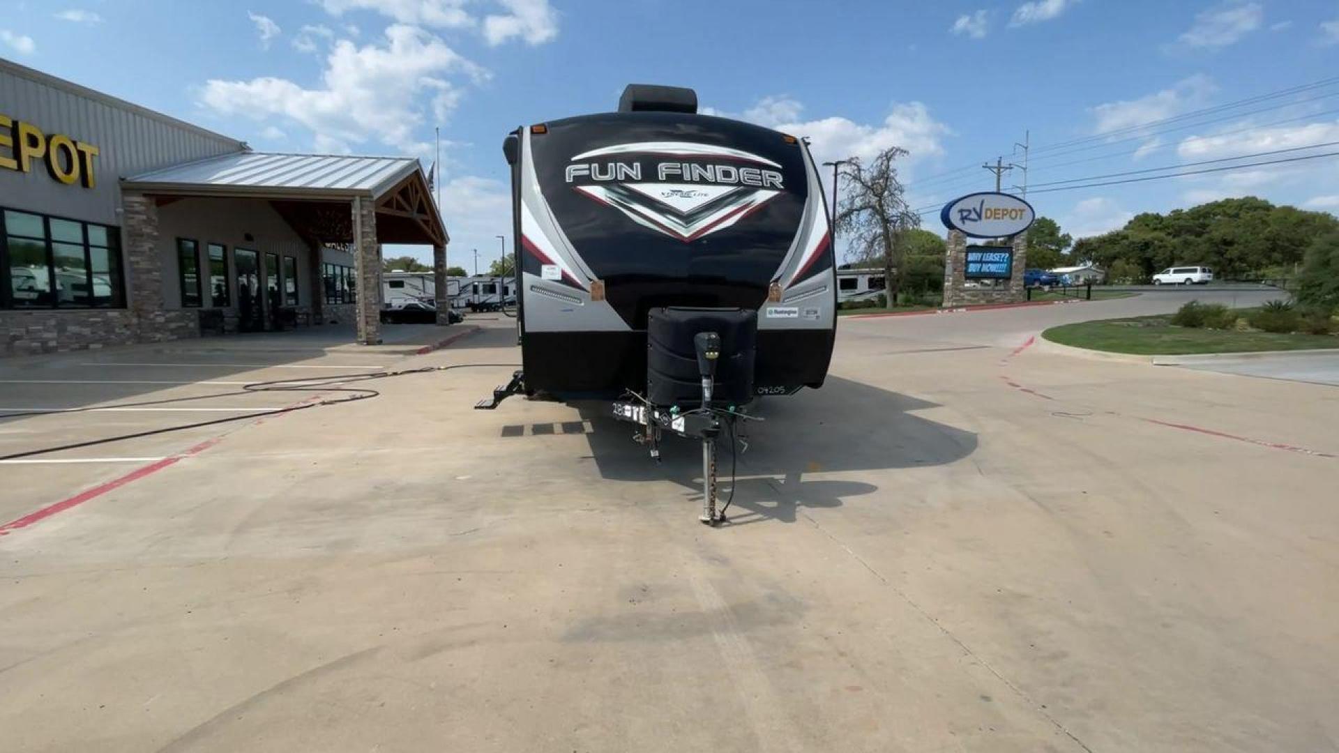 2019 HEARTLAND FUN FINDER 28QD (5RXAB3228K1) , located at 4319 N Main Street, Cleburne, TX, 76033, (817) 221-0660, 32.435829, -97.384178 - Photo#4