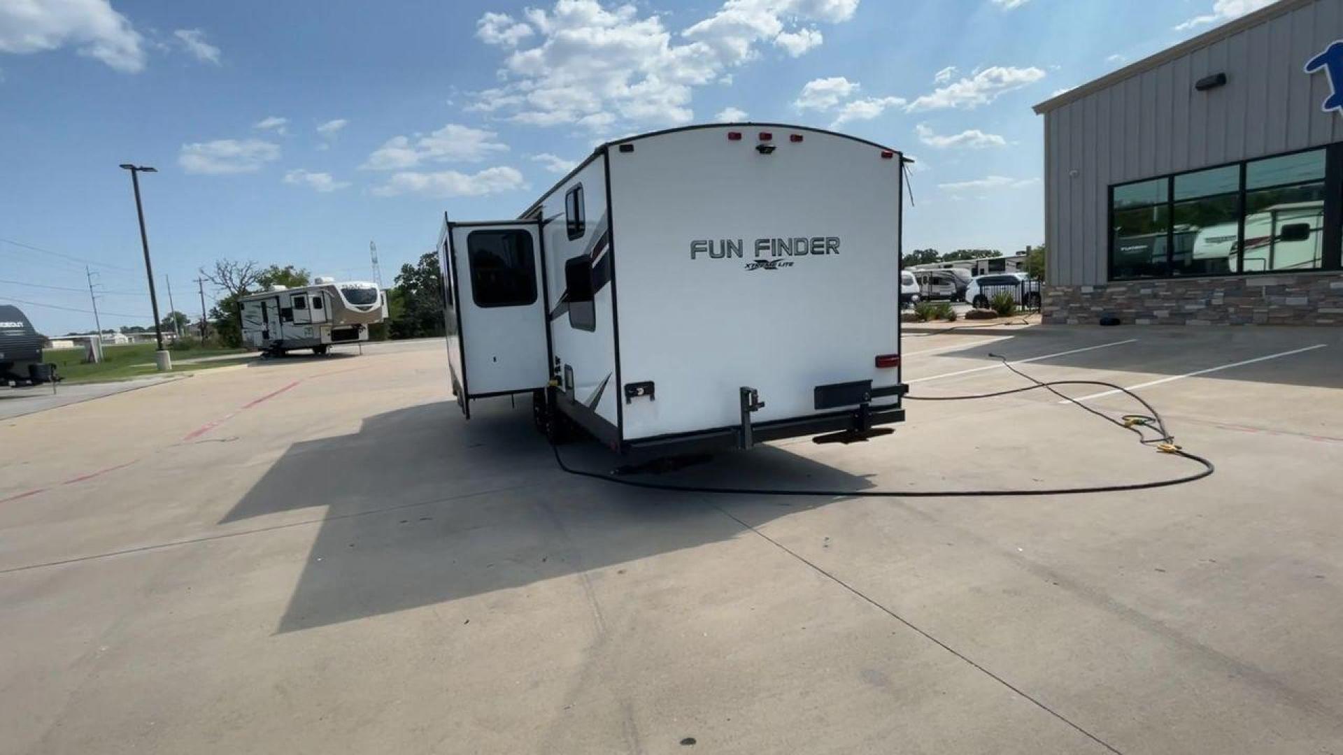 2019 HEARTLAND FUN FINDER 28QD (5RXAB3228K1) , located at 4319 N Main Street, Cleburne, TX, 76033, (817) 221-0660, 32.435829, -97.384178 - Photo#8