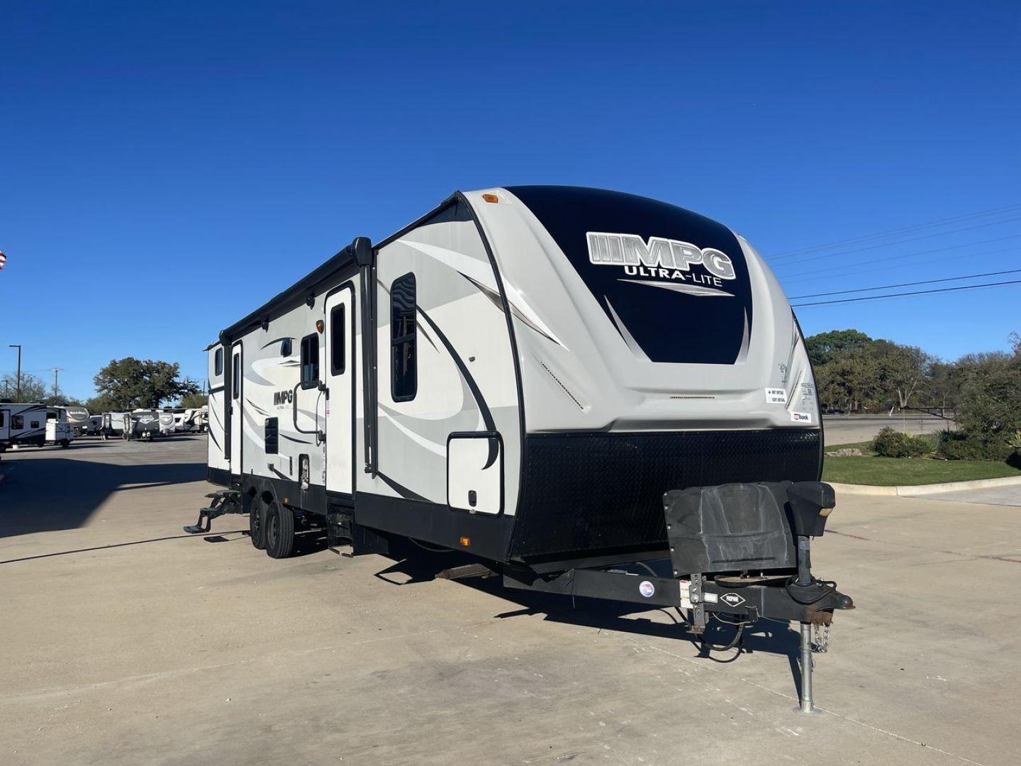 2019 HEARTLAND MPG 3100BH (5RXHB362XK2) , Length: 36.42 ft. | Dry Weight: 6,930 lbs. | Gross Weight: 9,655 lbs. | Slides: 2 transmission, located at 4319 N Main Street, Cleburne, TX, 76033, (817) 221-0660, 32.435829, -97.384178 - Photo#22